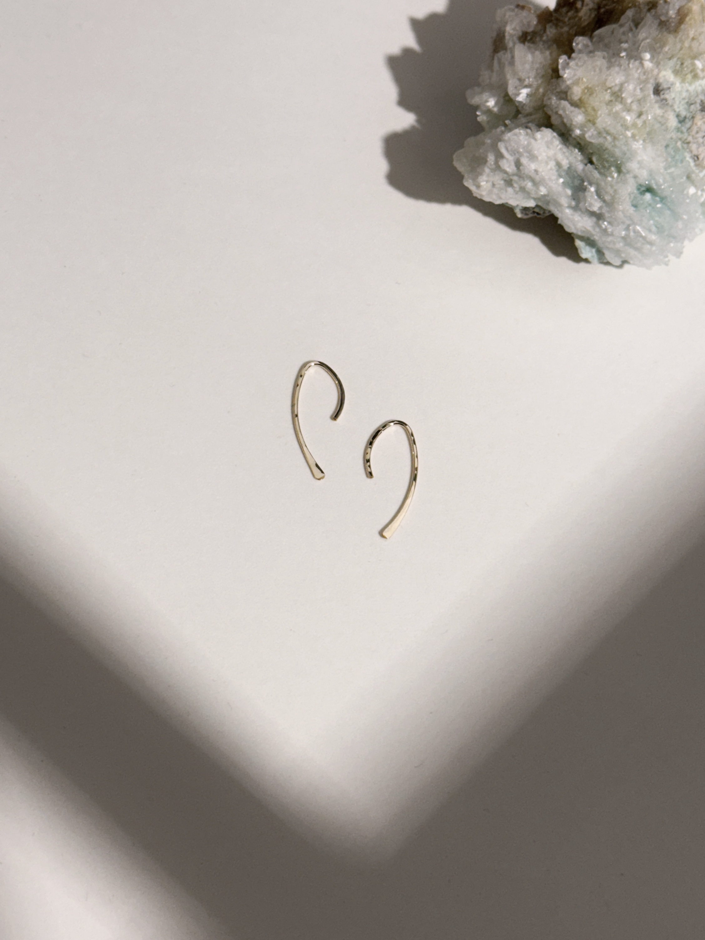 法式弧線敲拓耳環