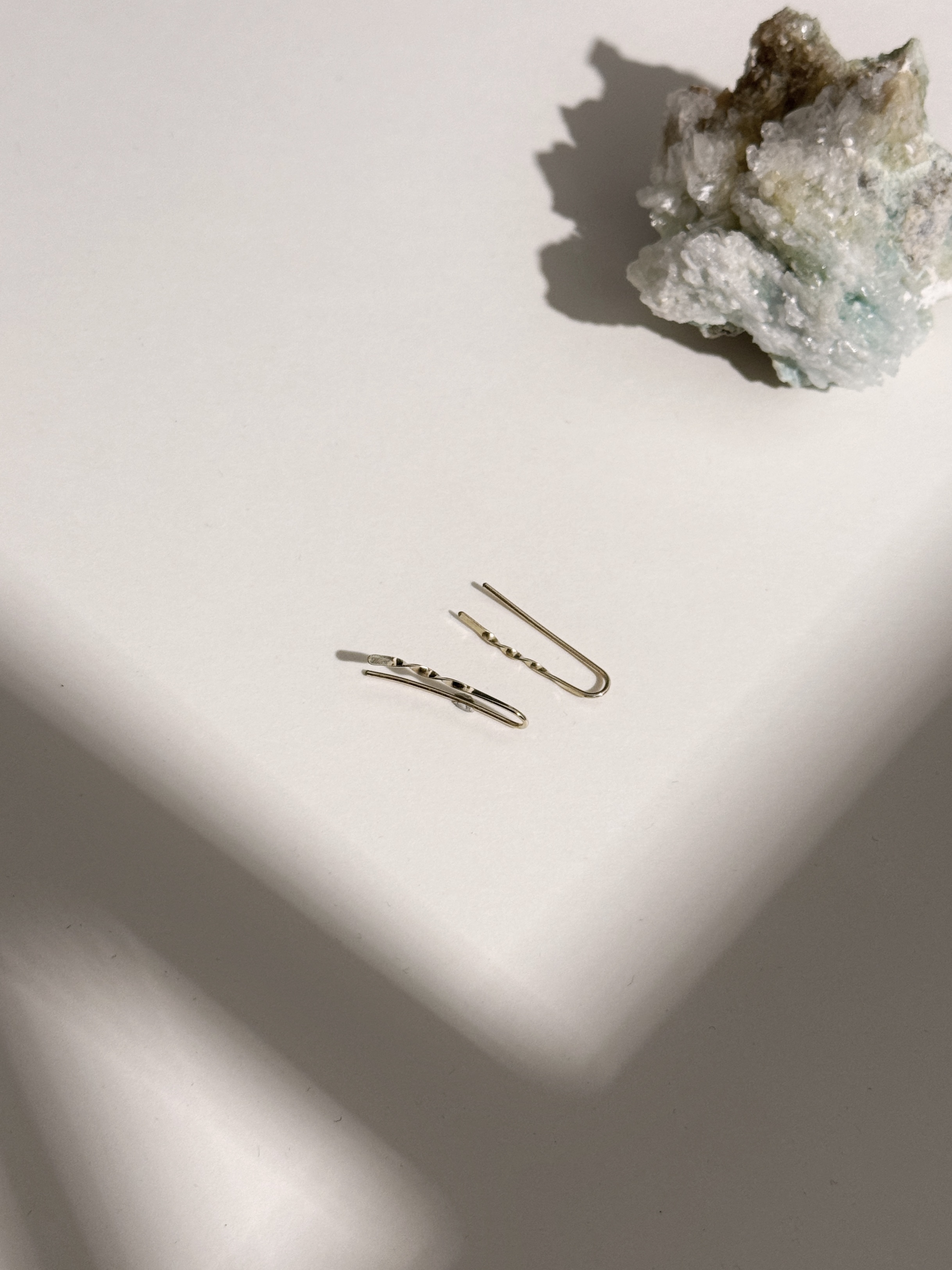 流光扭轉彎月耳環