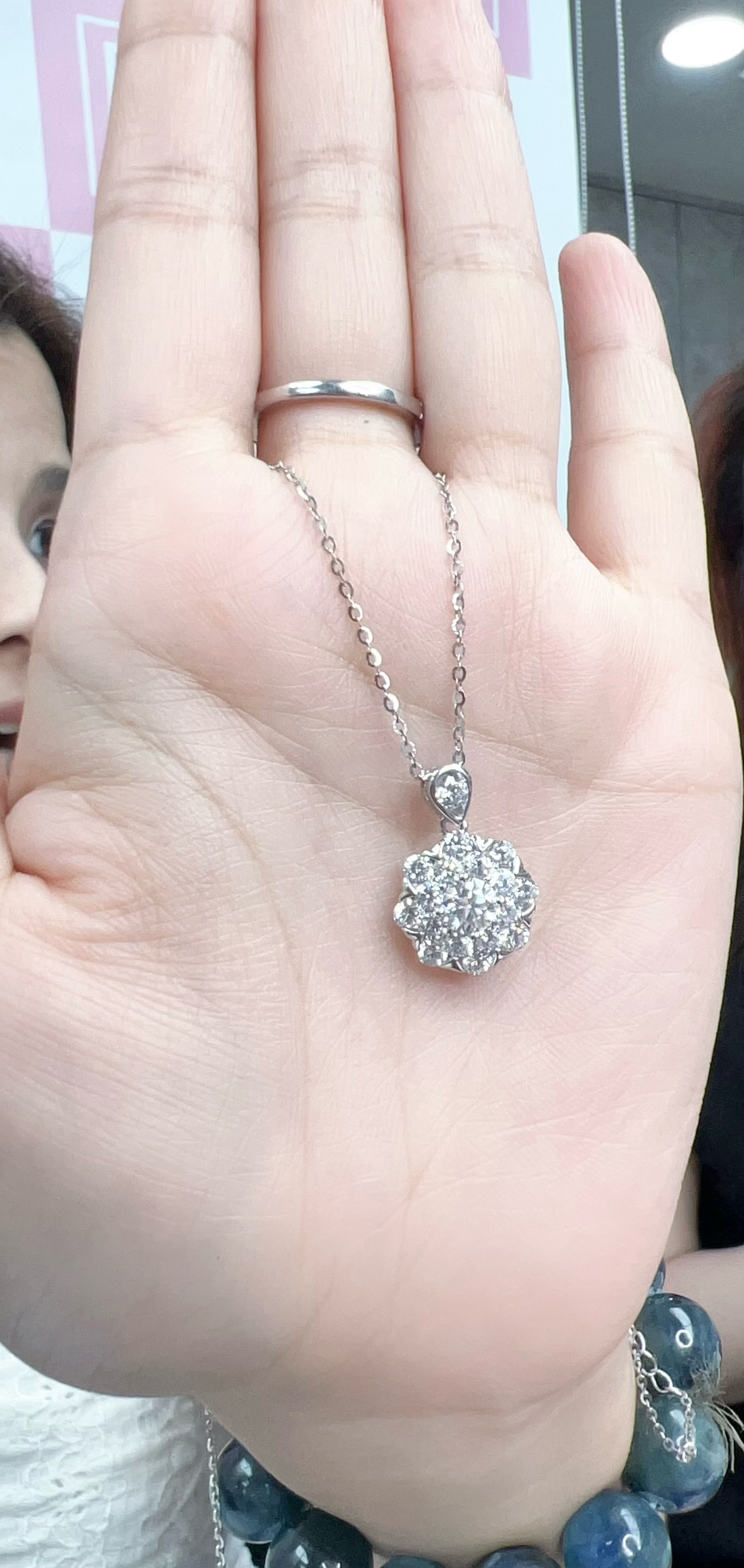 AP60 N2887 莫桑雪花頸鏈 $298