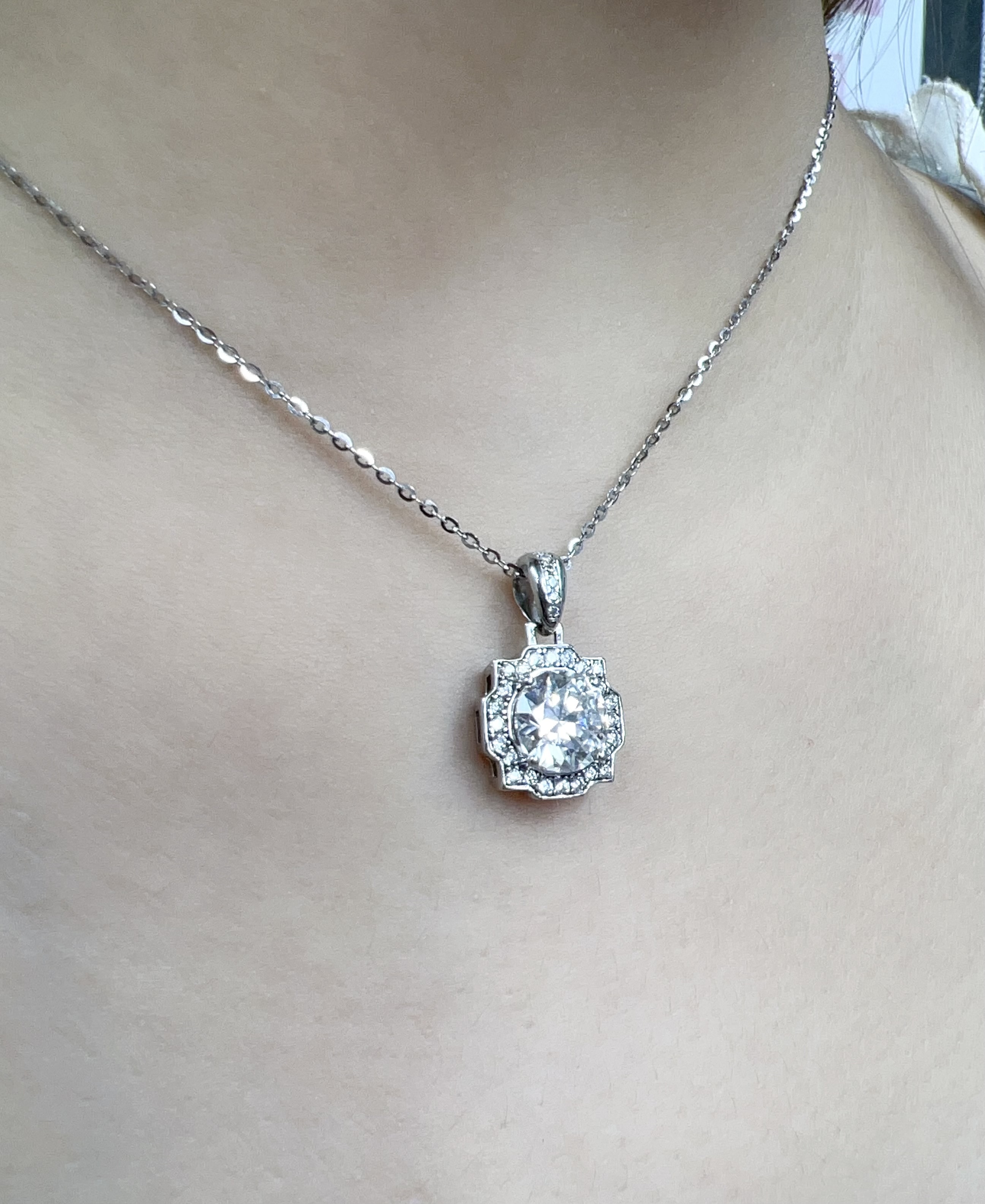 AP59 N2884 2ct 莫桑頸鏈 $380