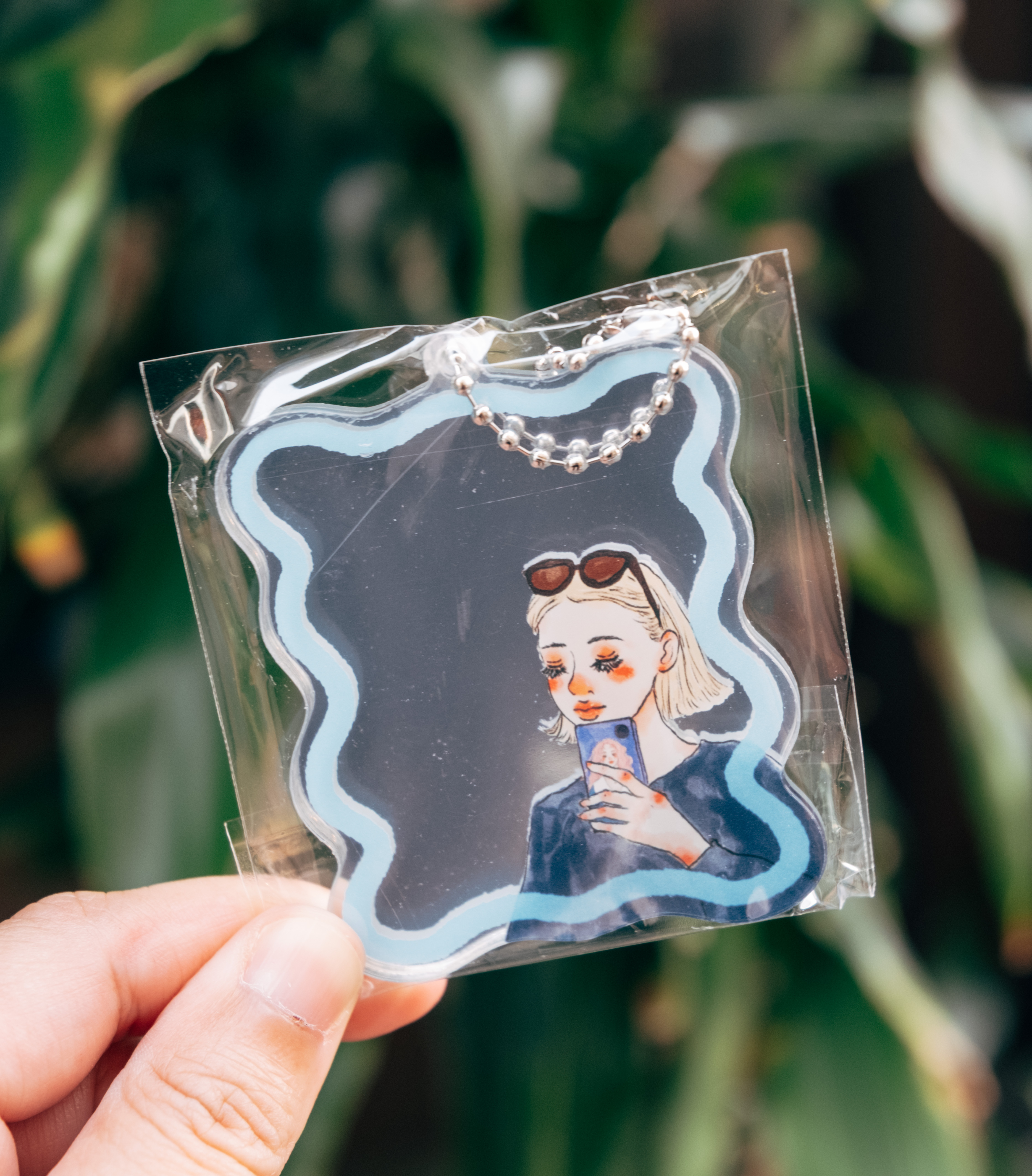 太陽眼鏡女孩 壓克力鏡面吊飾｜甜蜜生活