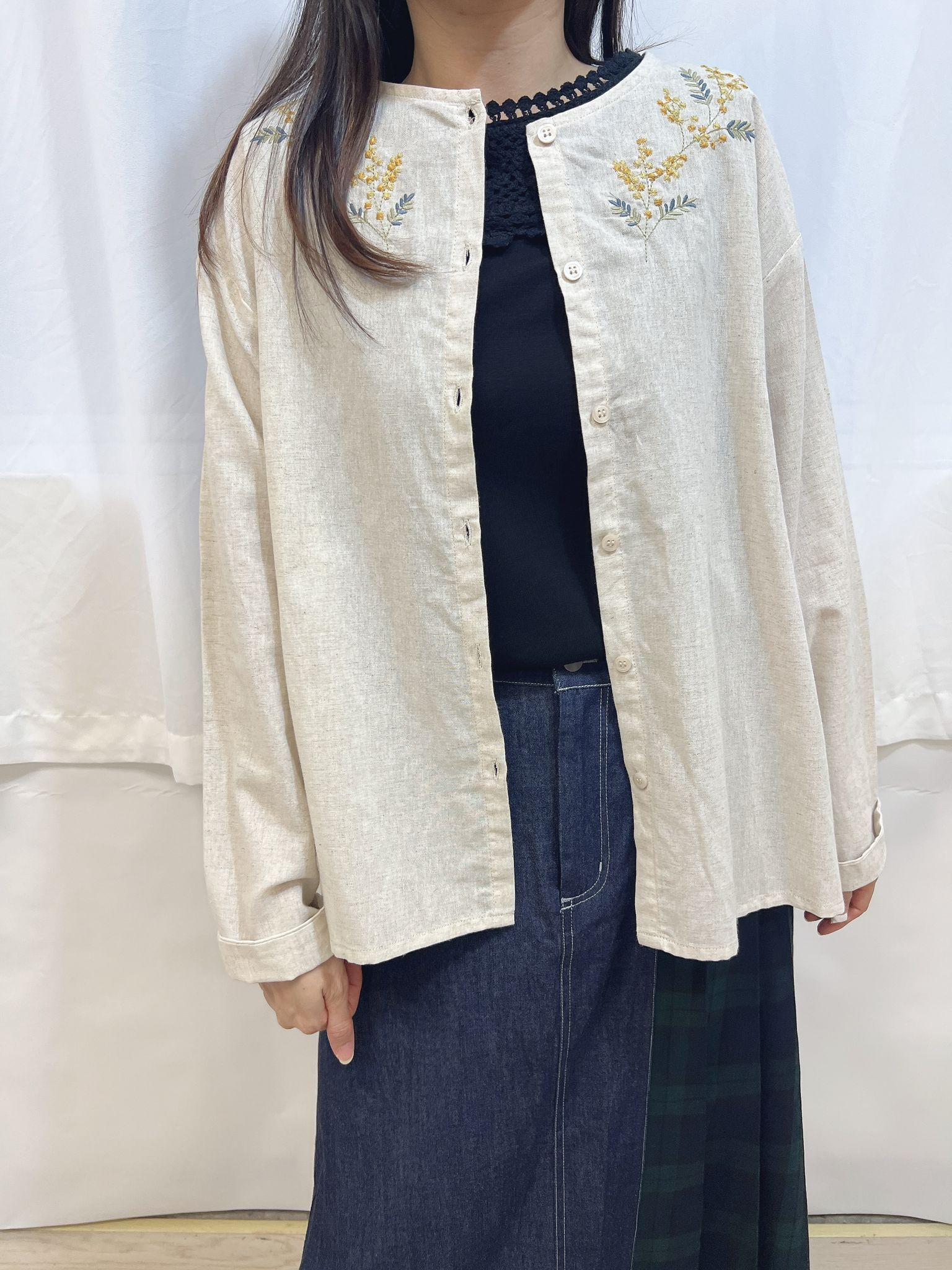 CE 刺鏽花領恤衫