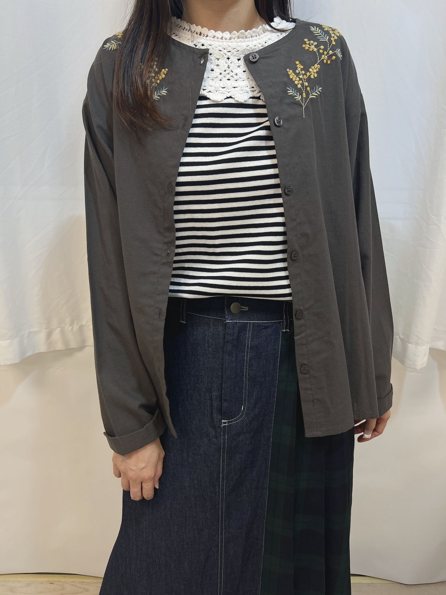 CE 刺鏽花領恤衫