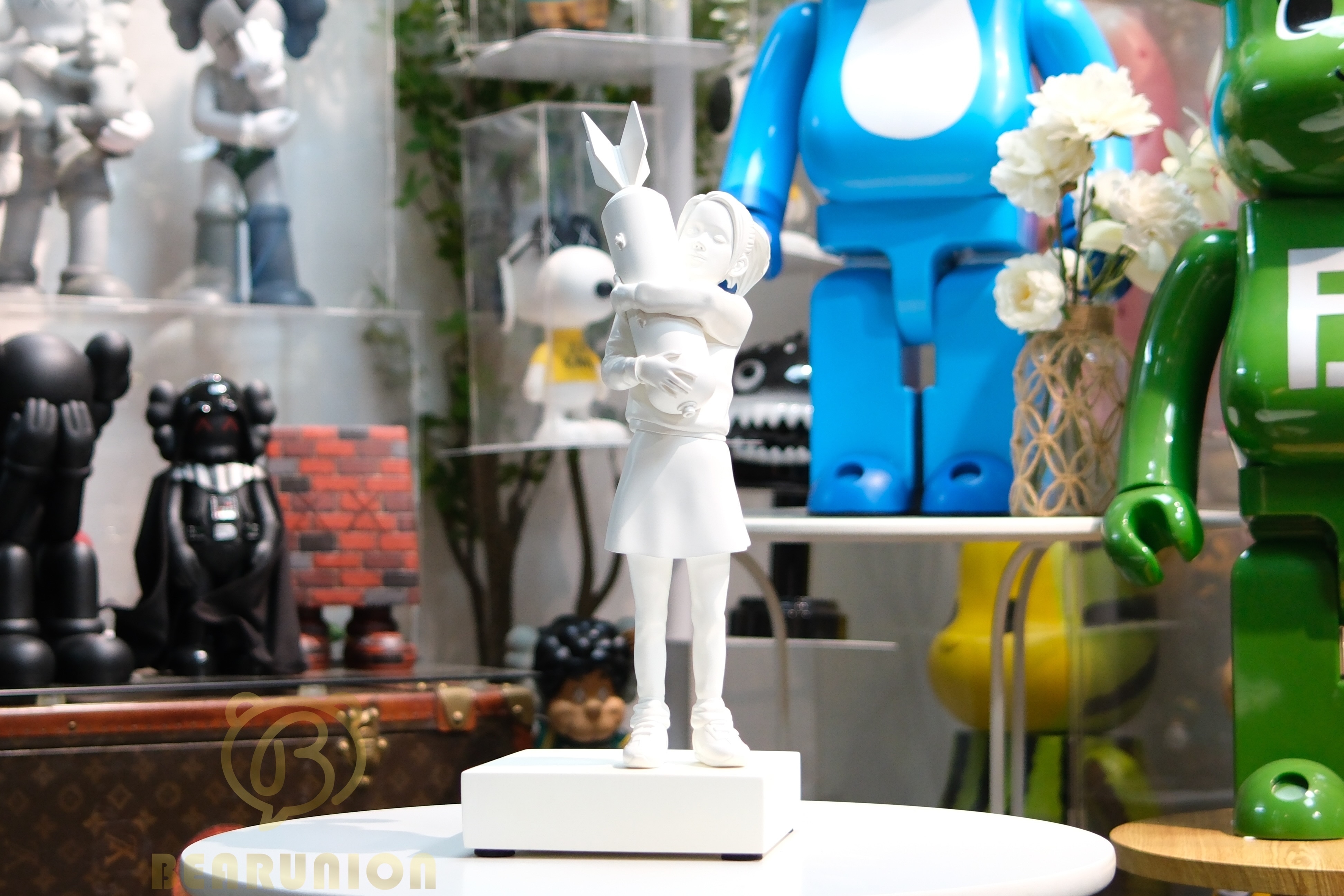 🥇現貨🥇BOMB HUGGER BANKSY 32CM