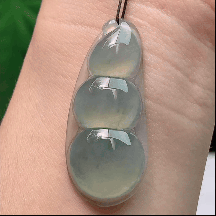 10736 翡翠冰種熒光福豆