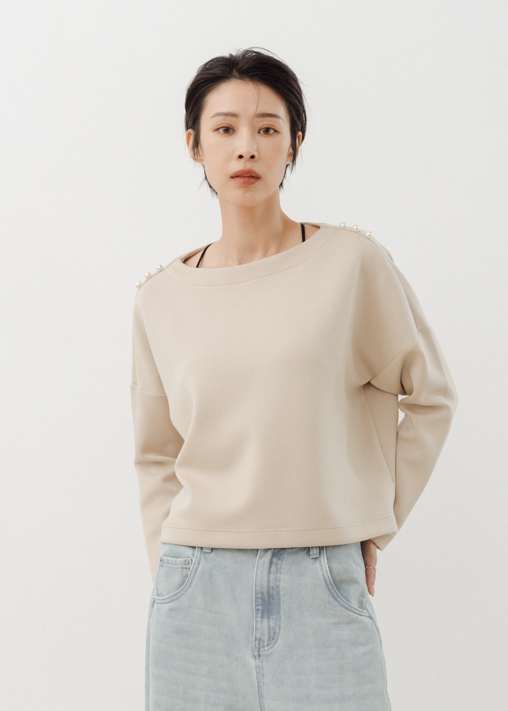 平領珍珠小細節寬鬆上衣