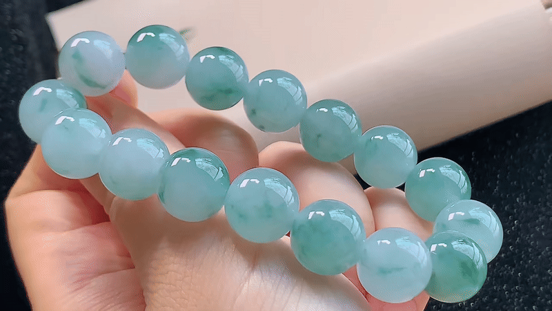 107714 翡翠飄花手串 (12.3mm直徑)