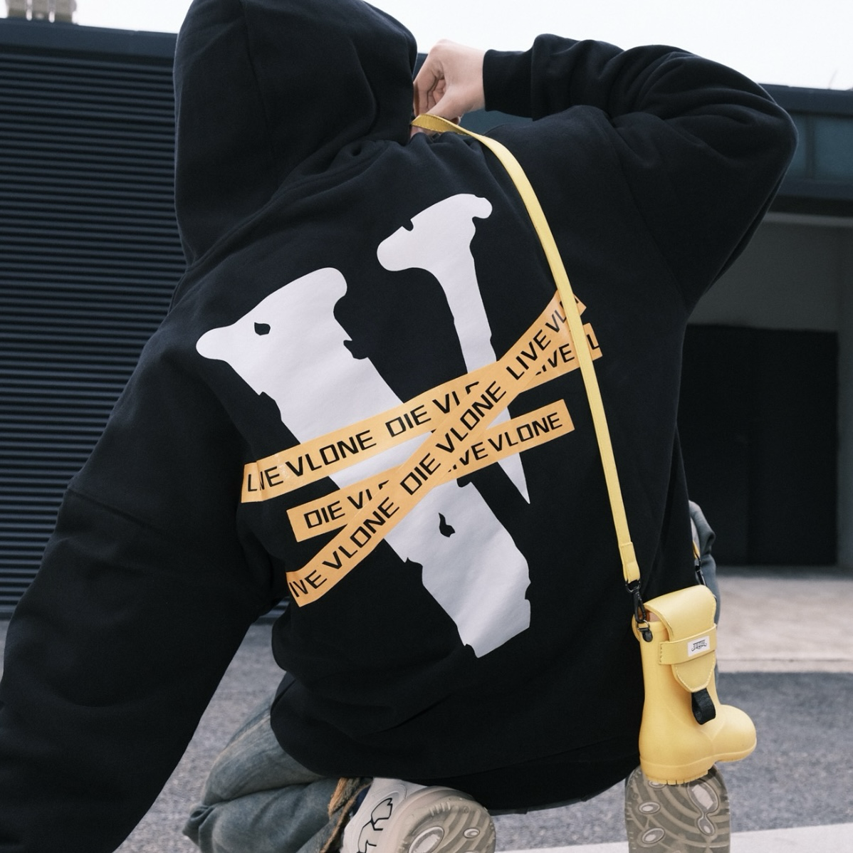 VLone FRIENDS 膠帶logo Sweatshirts 背後大V 連帽外套 拉鍊外套 帽踢 帽Tee 三色