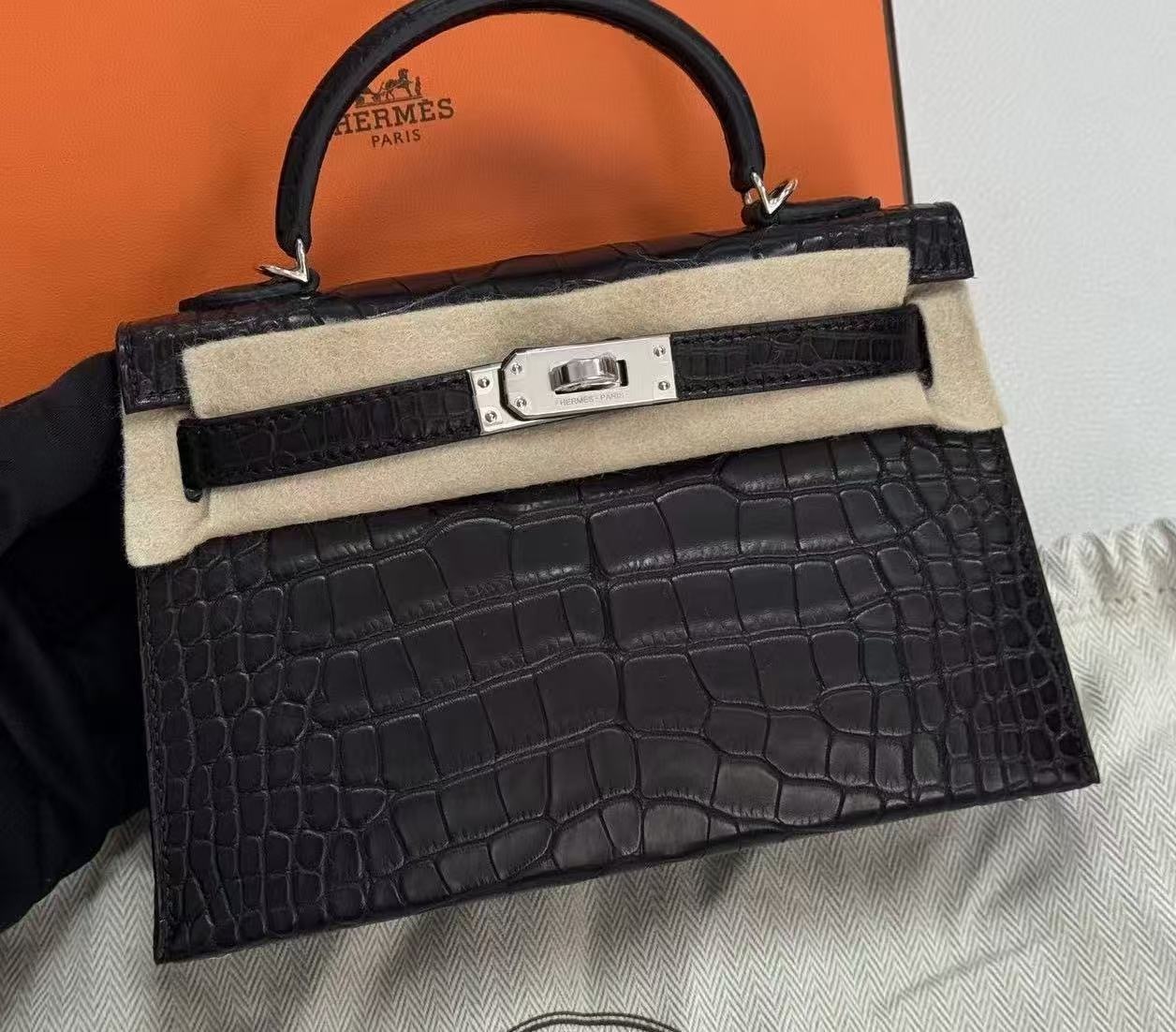 Kelly mini ll 89 noir ck alligator mat k