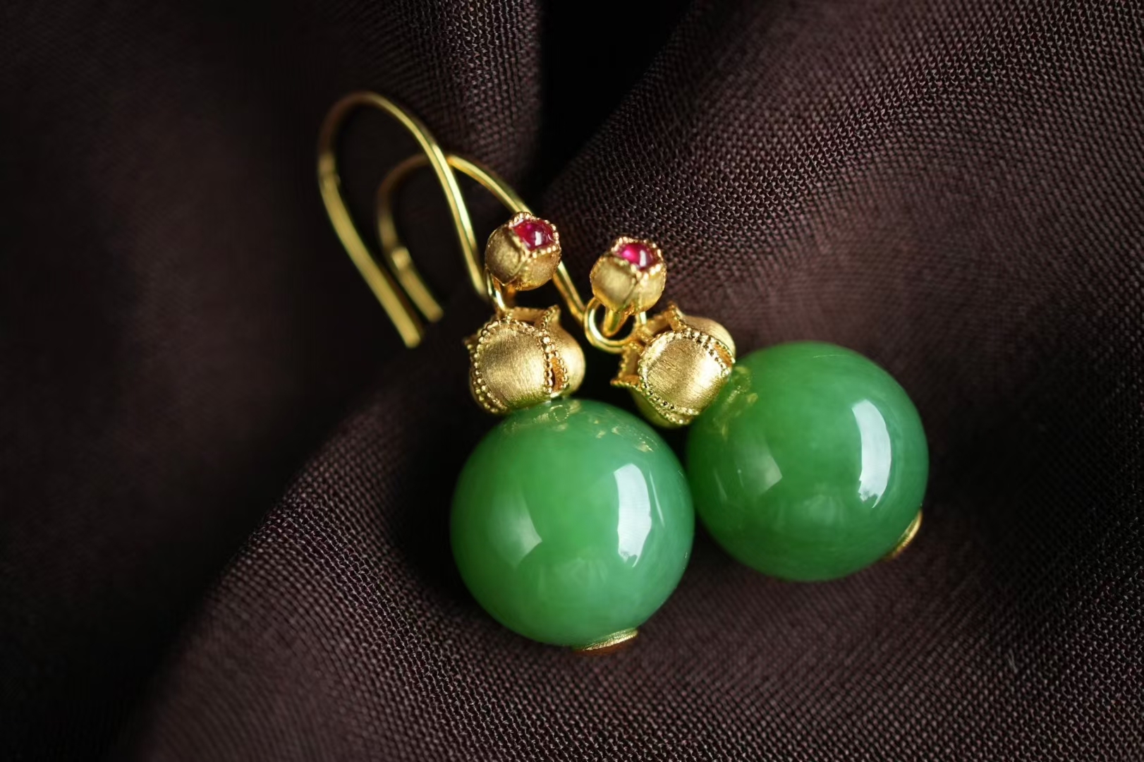 107417 和田玉濃郁果綠耳墜/吊墜兩用款