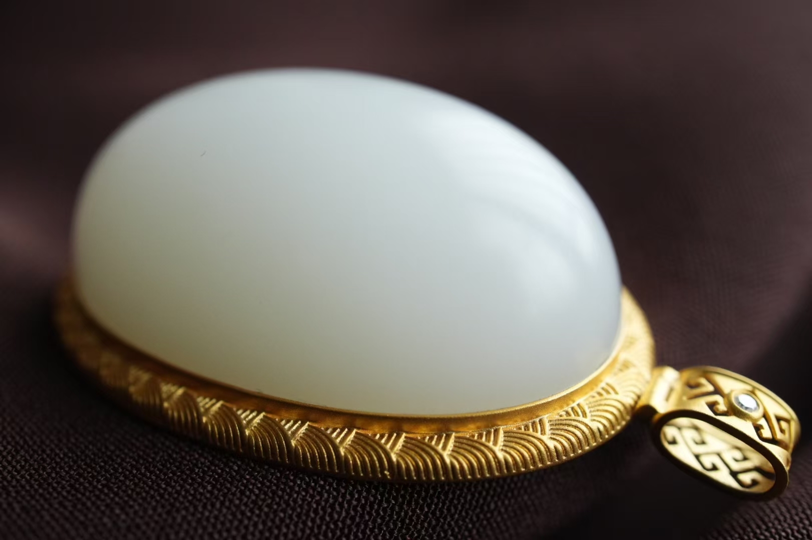 107418 和田玉羊脂玉平安無事牌鴿子蛋吊墜