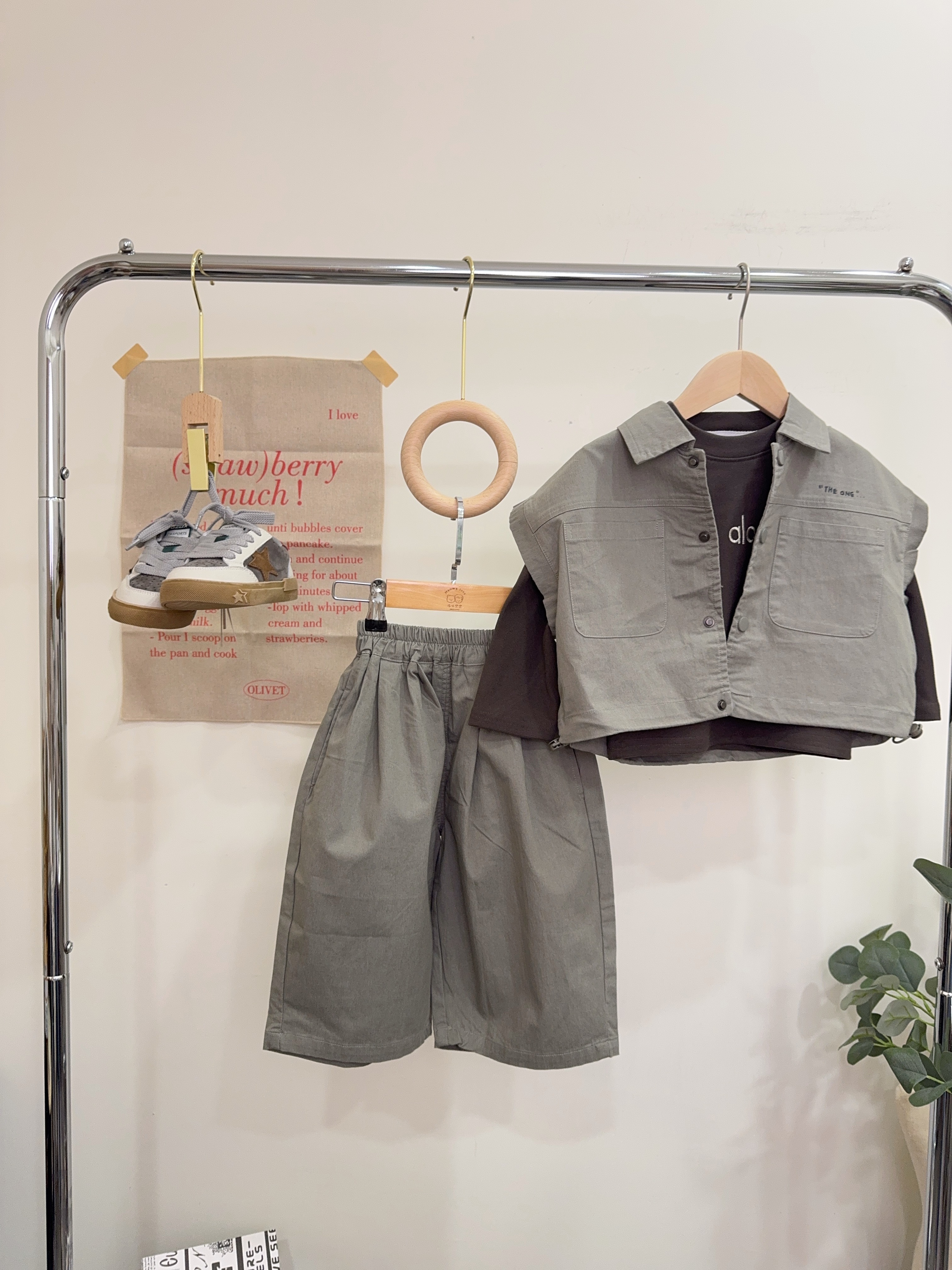 FBE2215潮男必備灰綠背心＋寬褲套裝c72