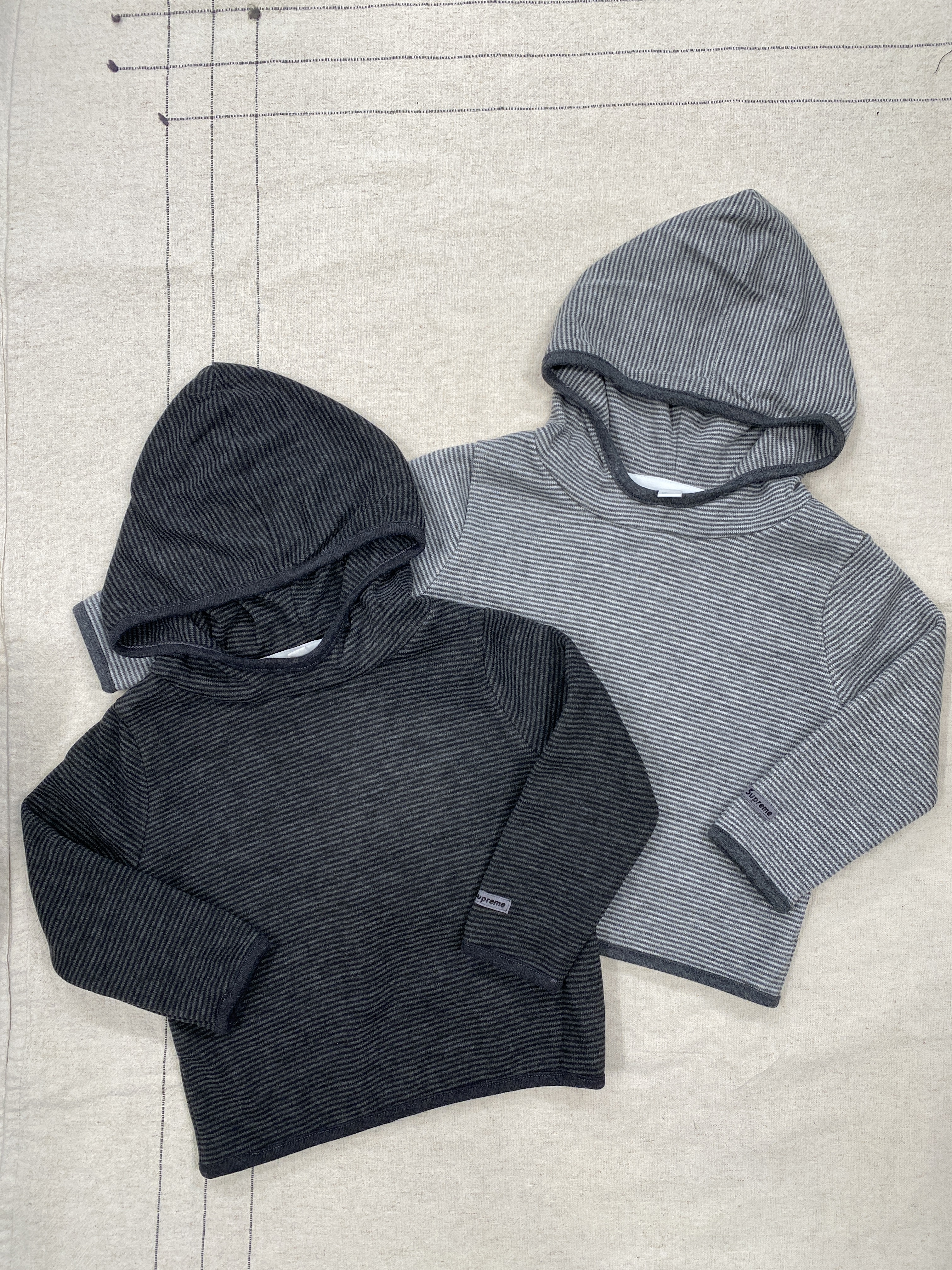 A03305袖口皮標條紋連帽上衣