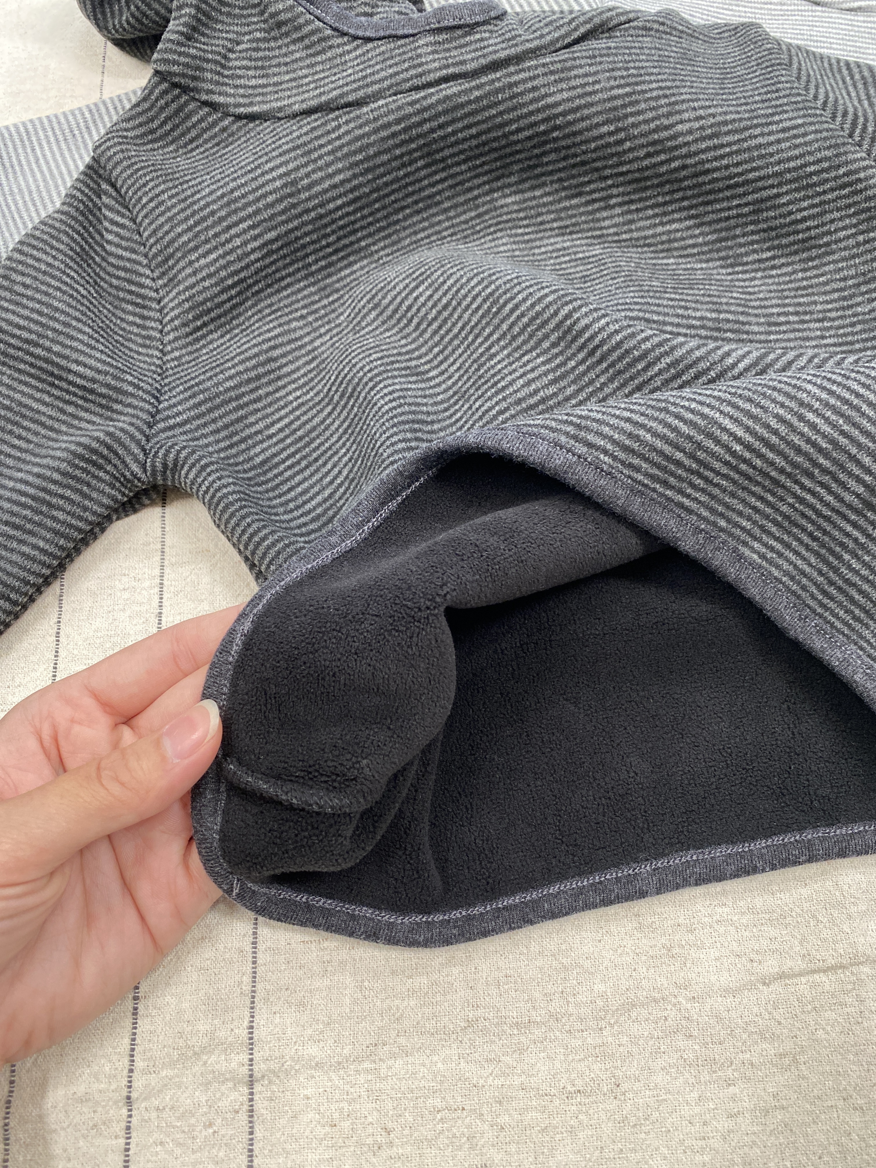 A03305袖口皮標條紋連帽上衣