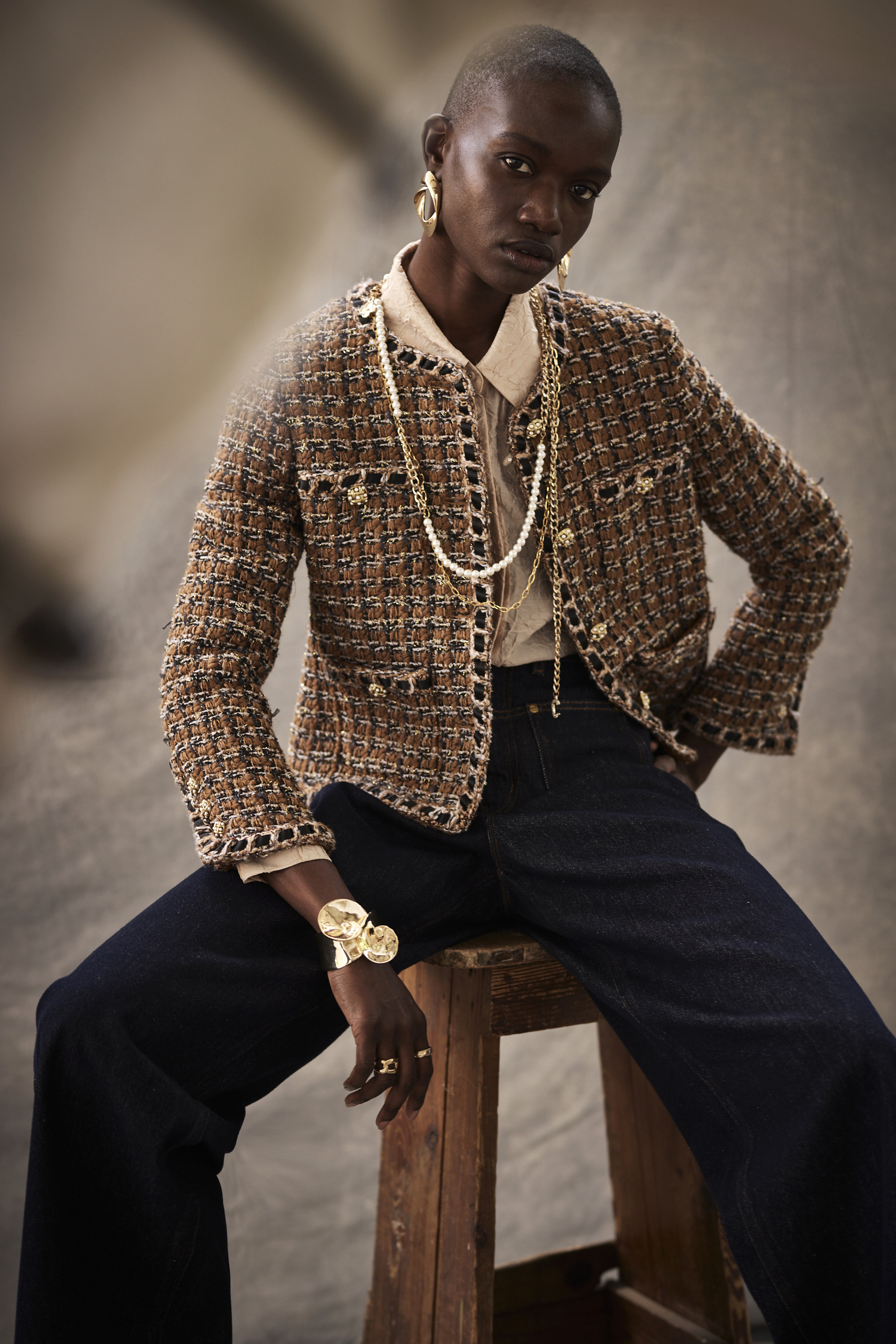 BE15113A1 金色呢喃輕透壓紋手工珠飾襯衫