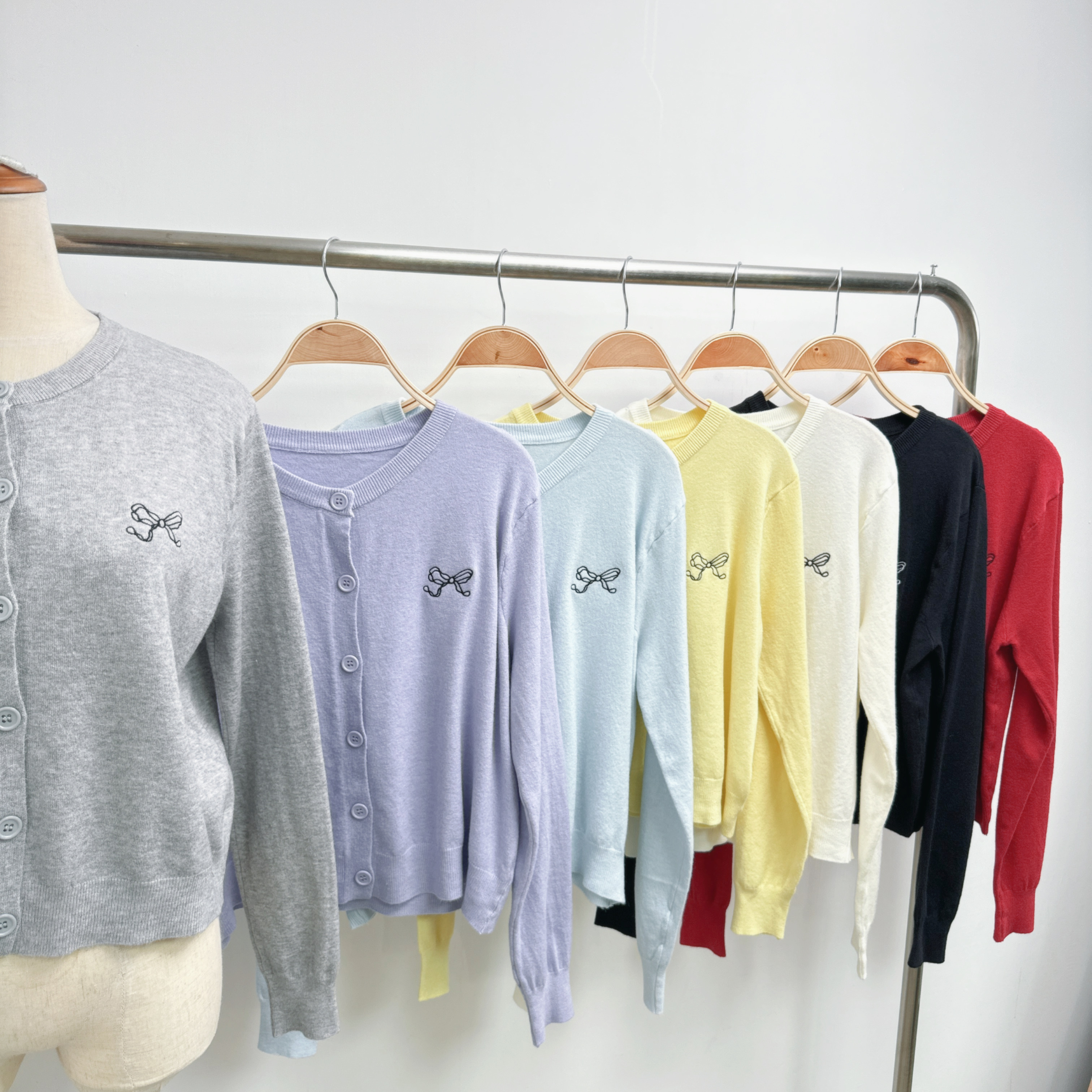 刺綉蝴蝶結開鈕針織短外套 (P47-P53)