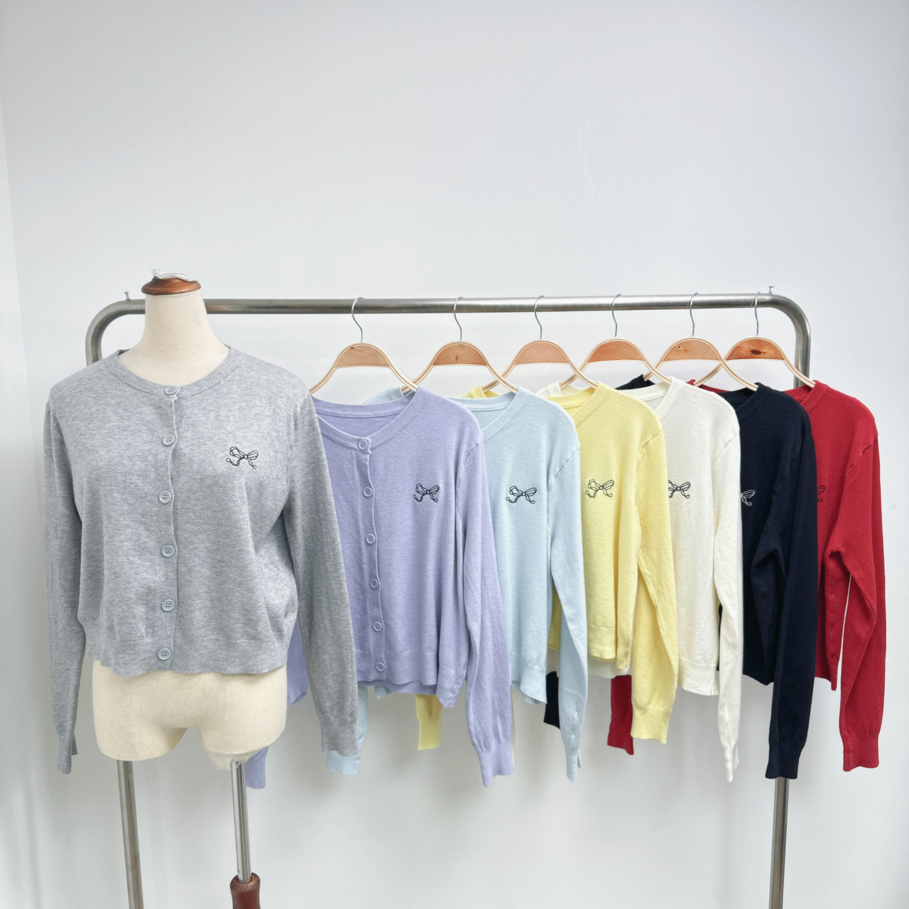 刺綉蝴蝶結開鈕針織短外套 (P47-P53)