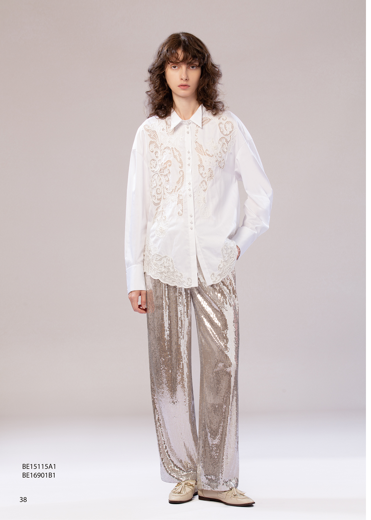 BE15115A1 巴洛克綻花立體蕾絲刺繡珍珠扣襯衫