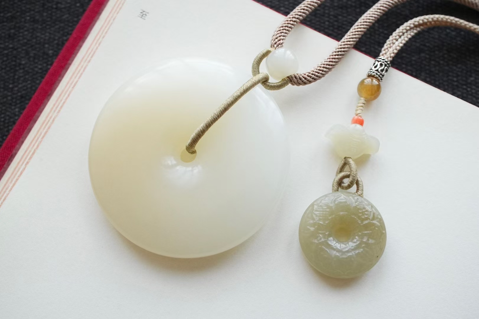 107423 和田玉糖白料大平安扣 (48mm直徑)