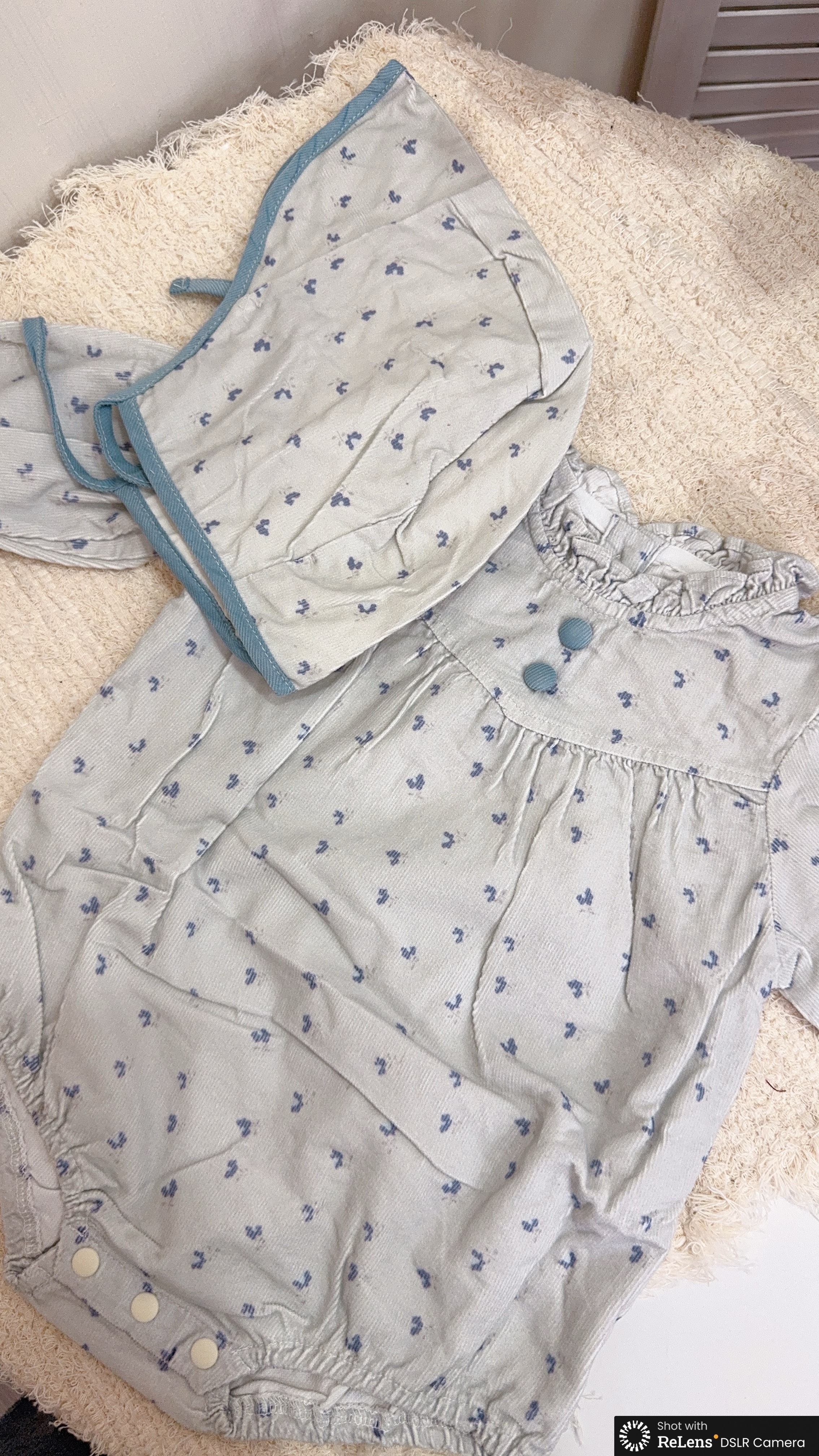 AN25Q8063-1澎袖燈芯絨包屁衣+帽子c99