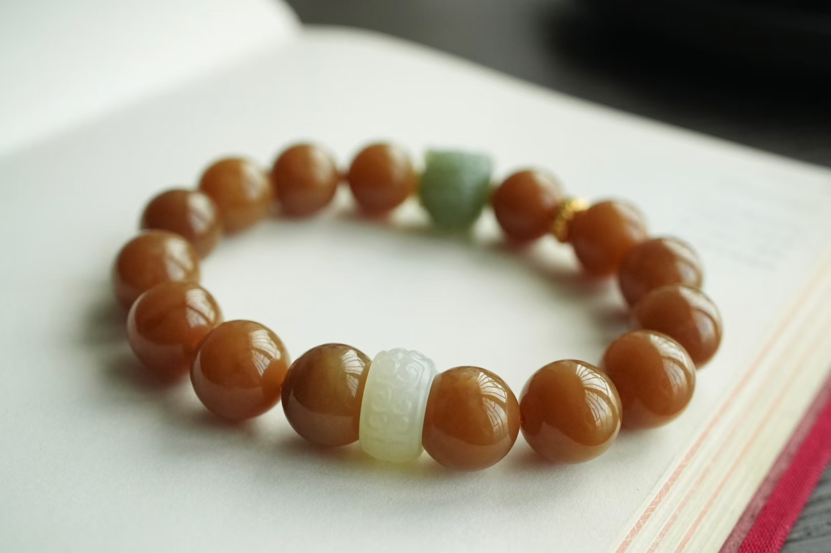 107424 和田玉新疆金山礦純糖料圓珠手串 (12mm直徑)