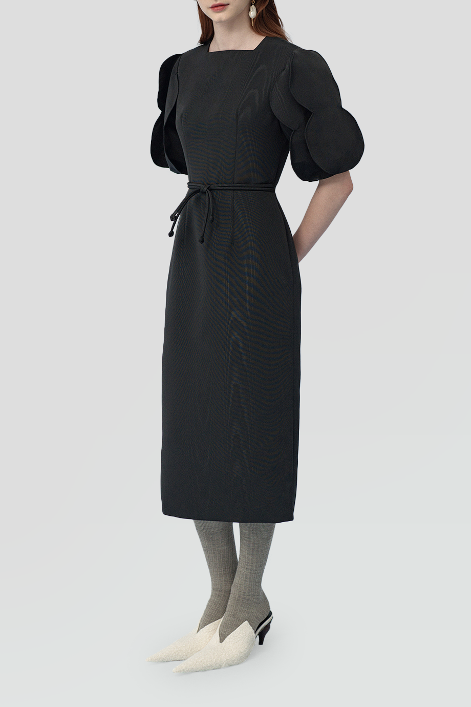 PEGGY HARTANTO｜TROCHANTER 方領花瓣袖綁結裝飾洋裝