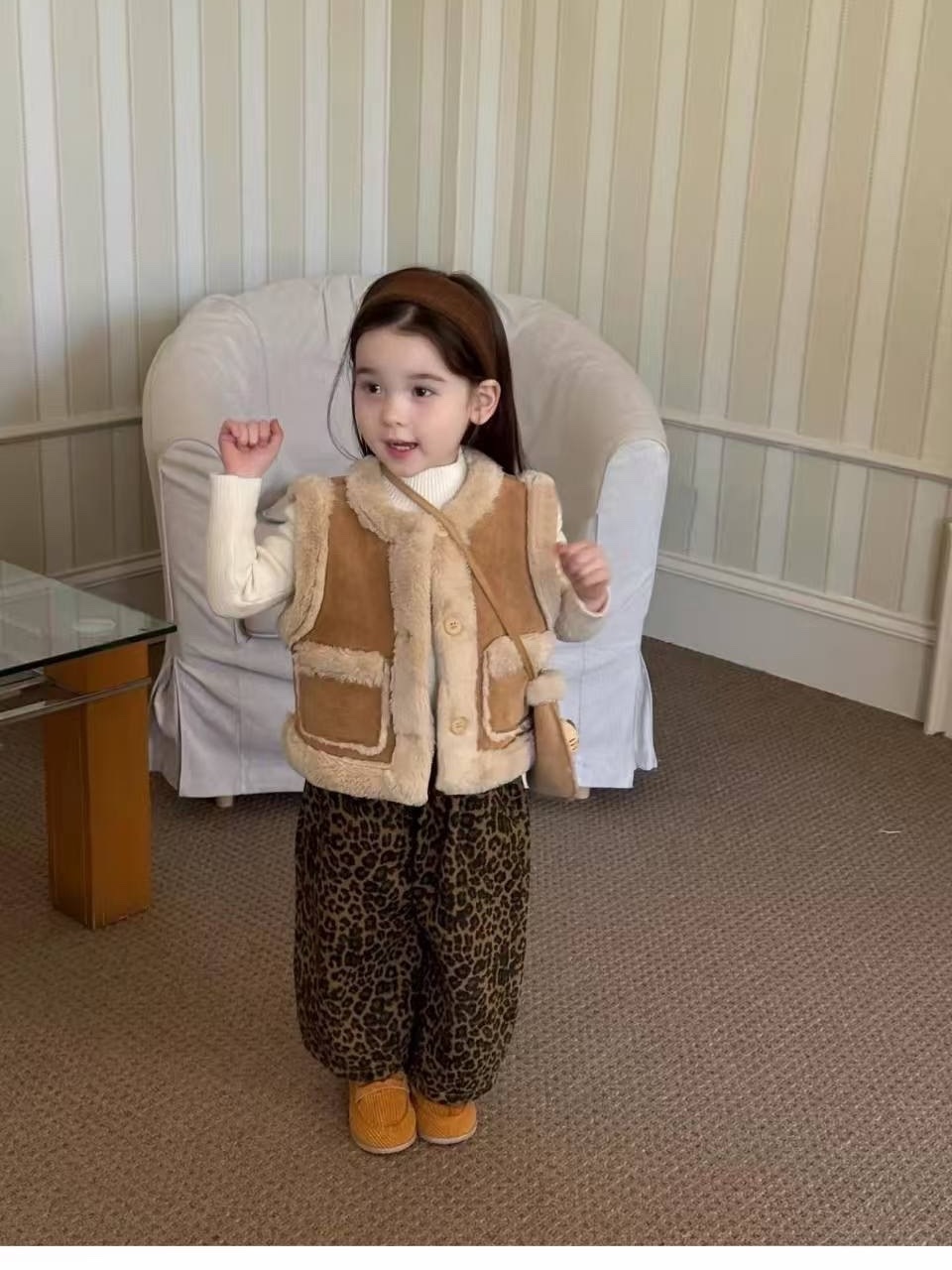 加厚保暖棕色毛毛背心/黃色加絨豹紋褲子