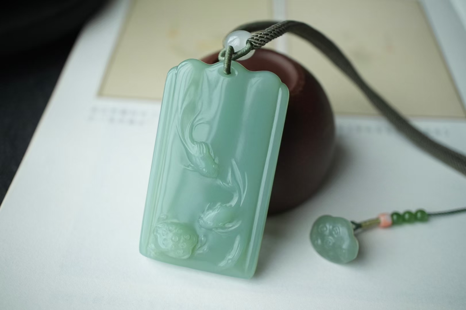 107426 和田玉稀有瓷藍底粉青“好運連連”掛件