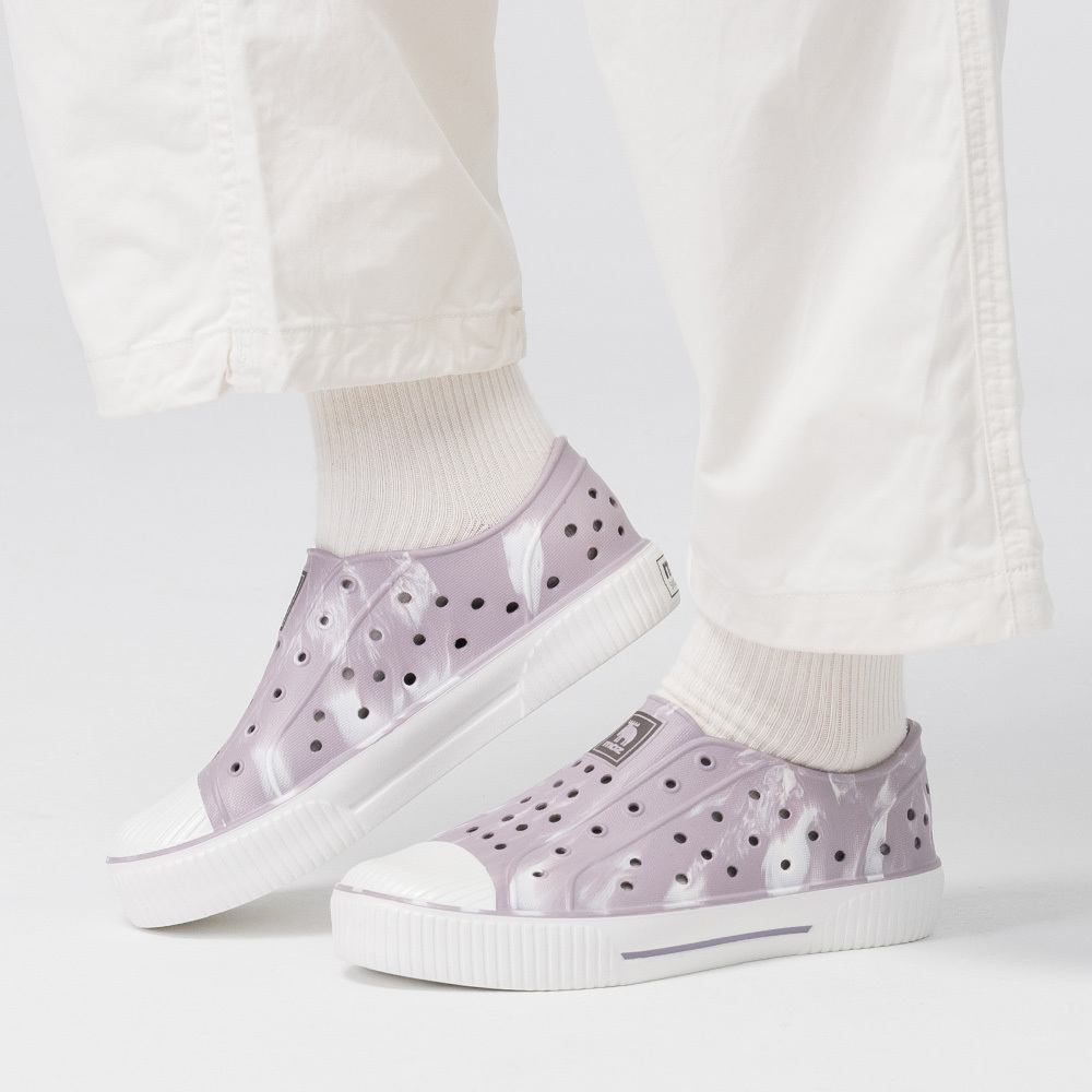 【北歐極光系列】moz 瑞典 駝鹿 雙色洞洞餅乾水鞋 (奶蓋芋圓)-附鞋扣