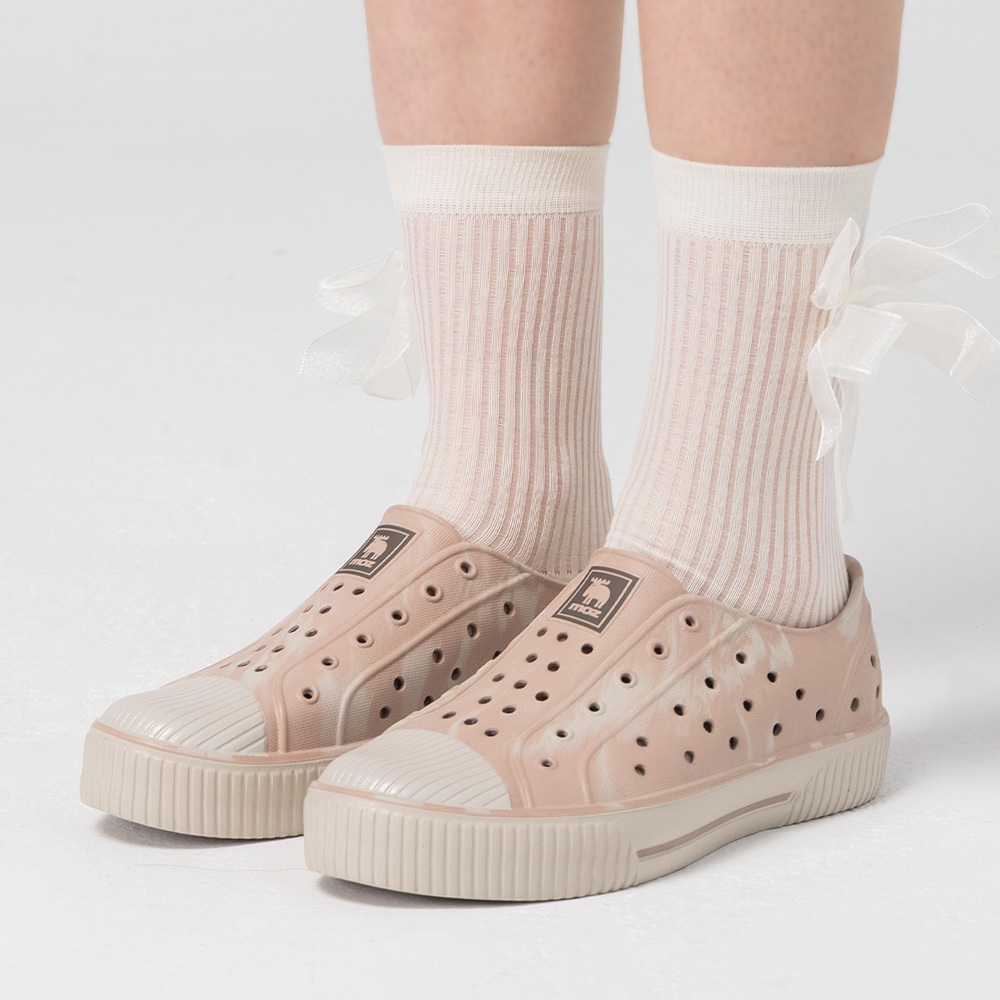 【北歐極光系列】moz 瑞典 駝鹿 雙色洞洞餅乾水鞋 (奶蓋霧粉)-附鞋扣