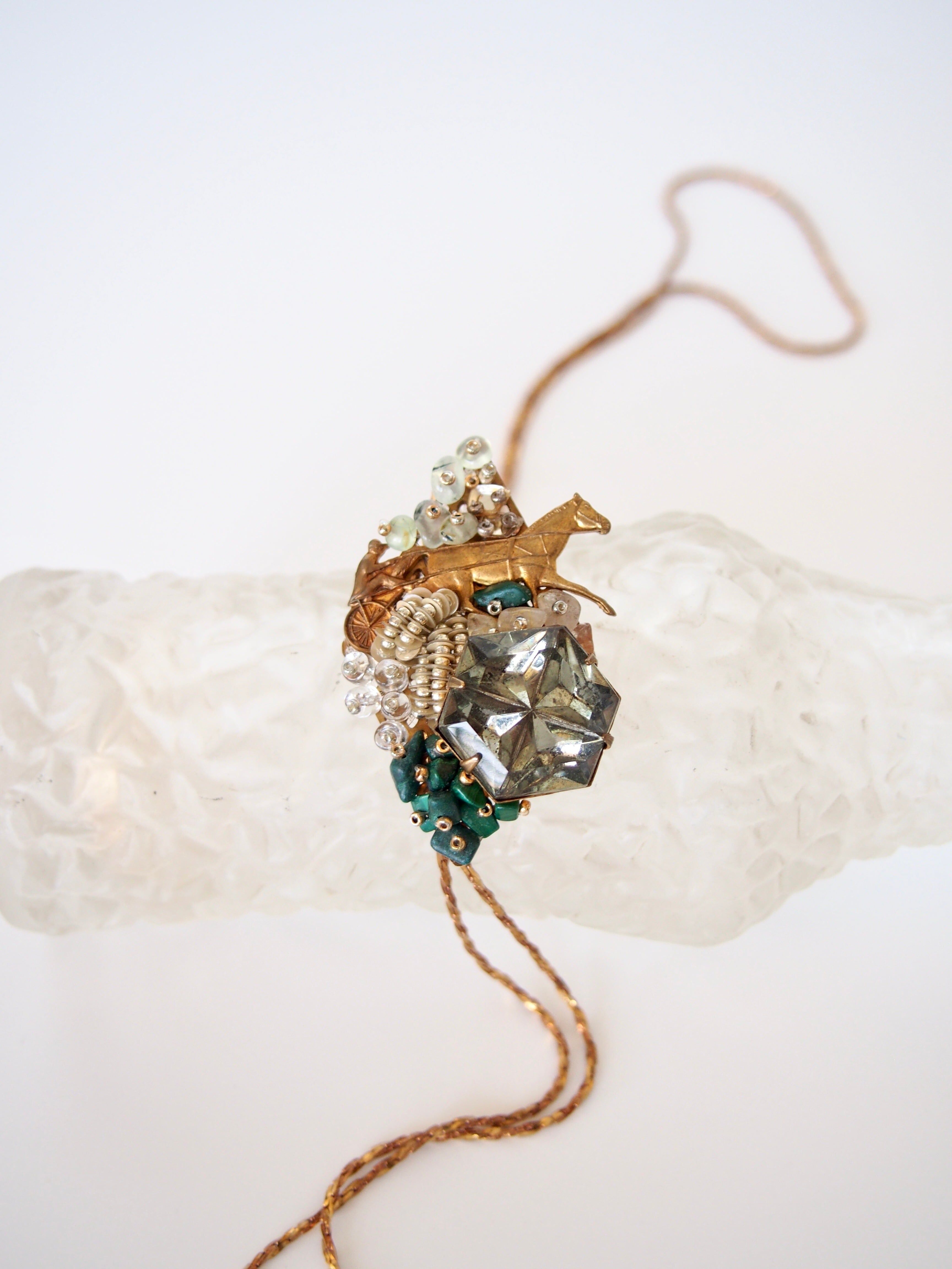 Lily loop tie collage 項鍊