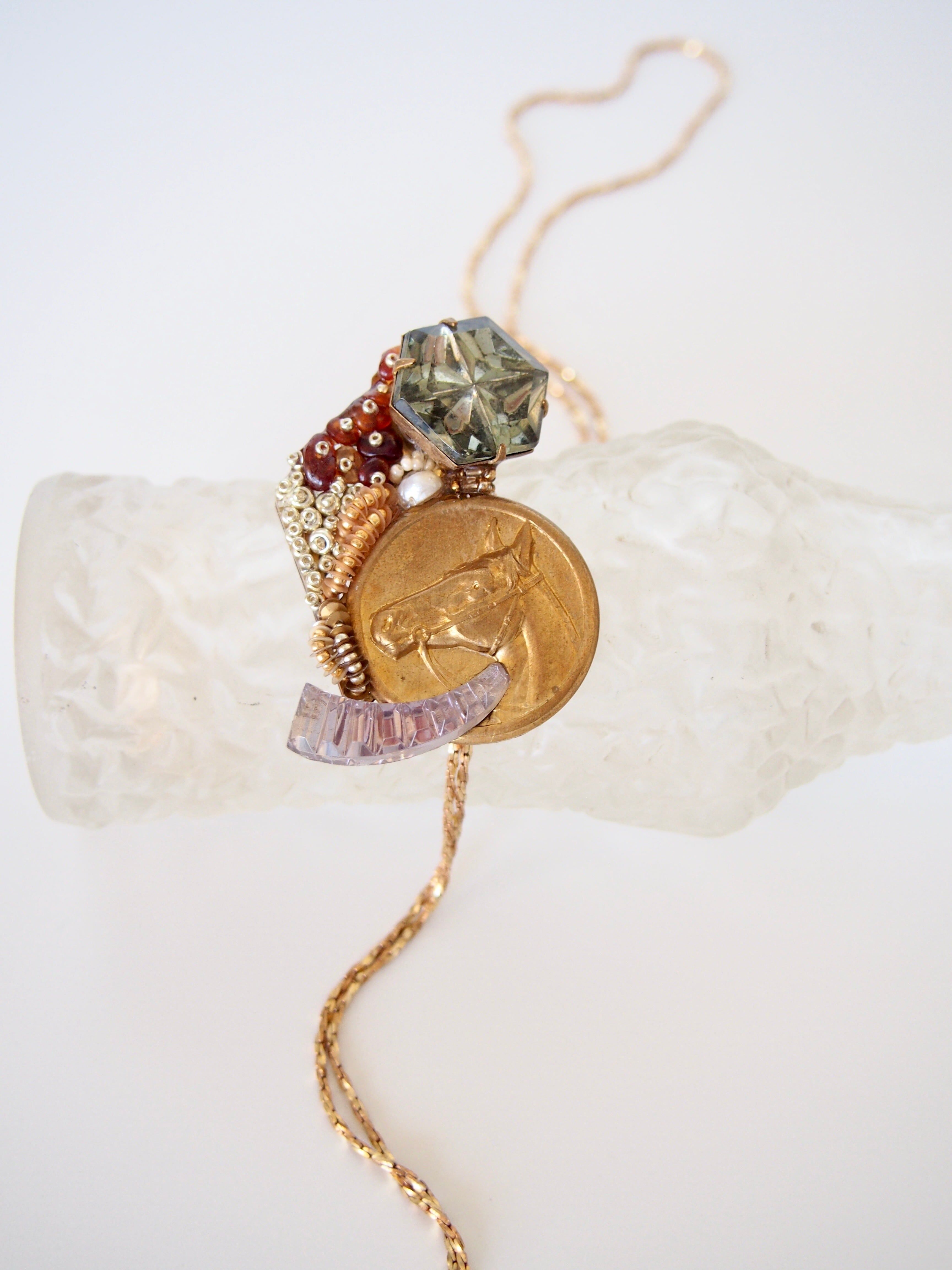 Lily loop tie collage 項鍊