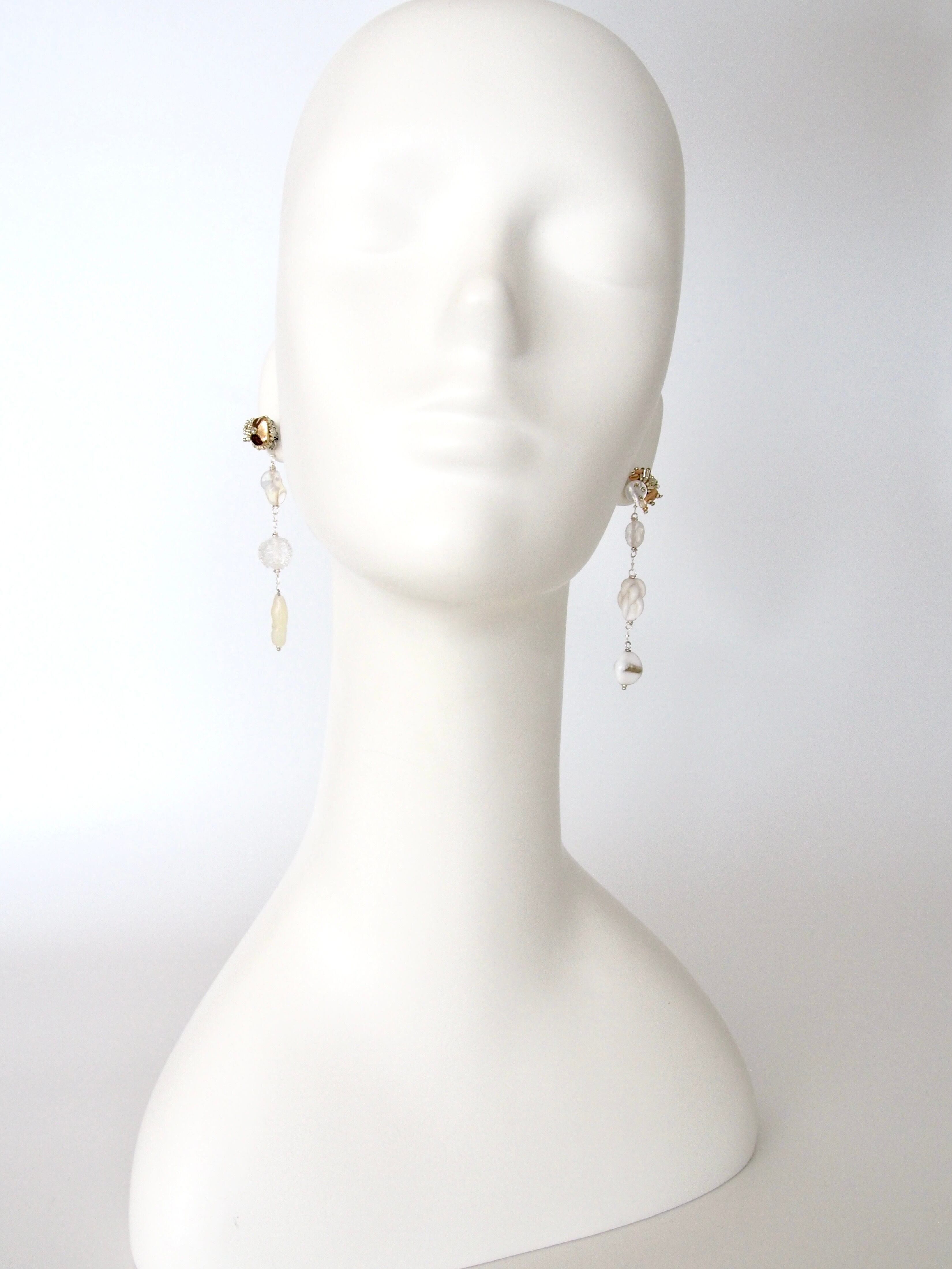 White glass collage 針式耳環