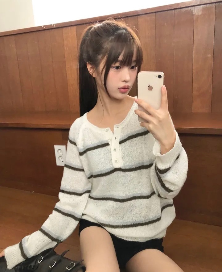 【優惠預訂】韓國圓領鈕扣雙色間條針織（5色）