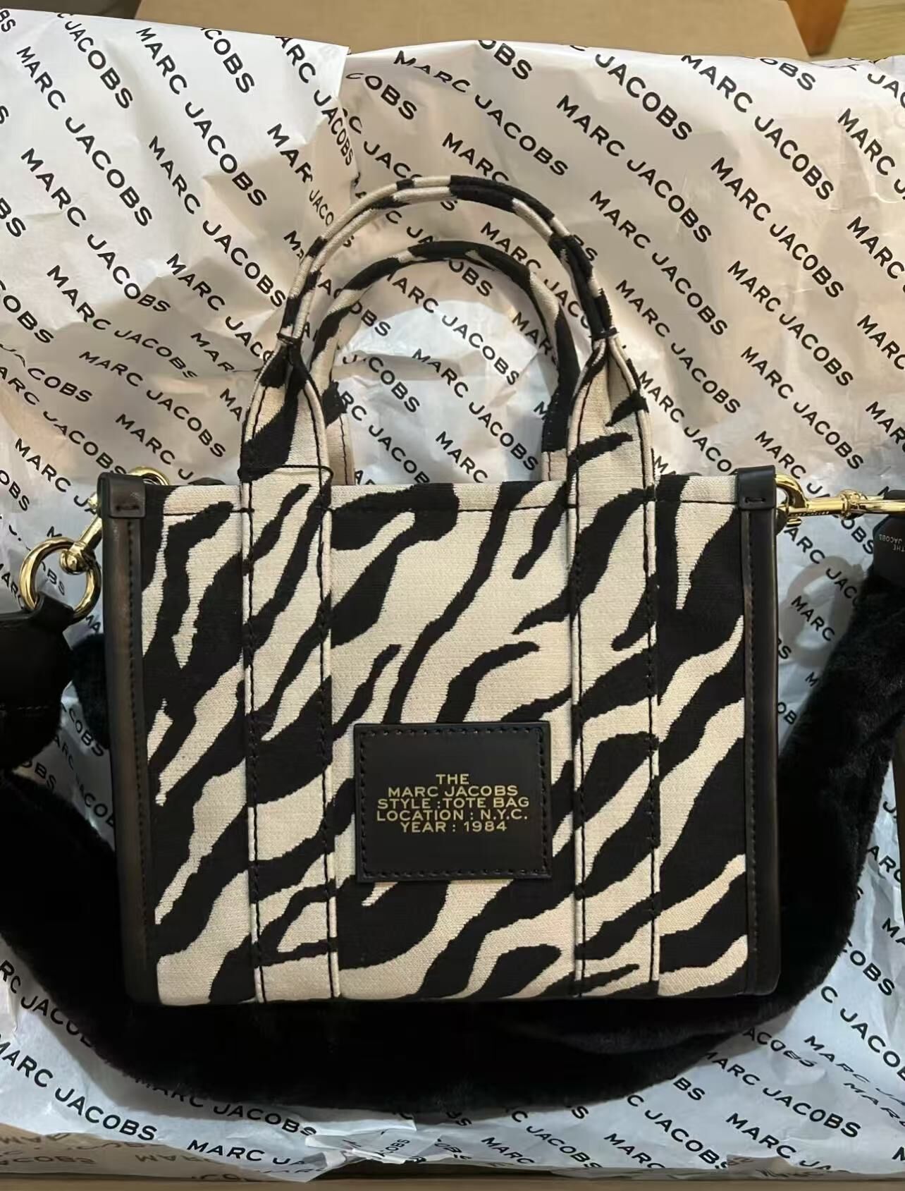 【直播】Marc Jacobs LL102220 小號手提袋(跟毛毛背帶)