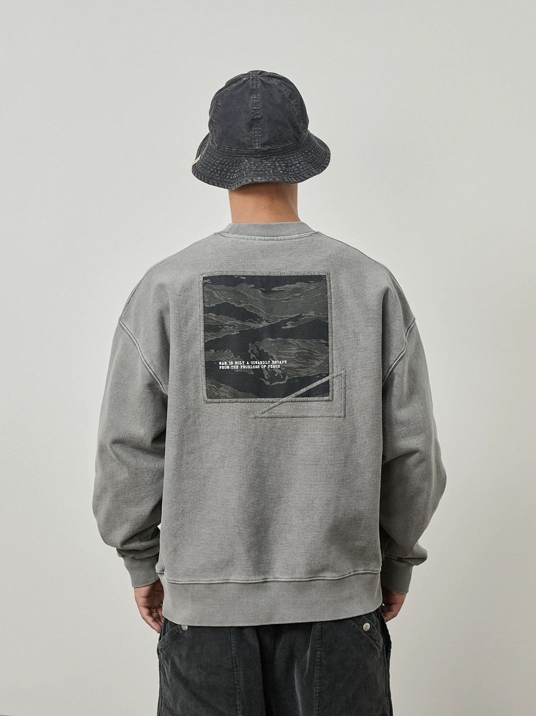 #預購 BROSHOOD 25AW 日系寬鬆 復古蠟染 貼布繡圓領衛衣 兩色