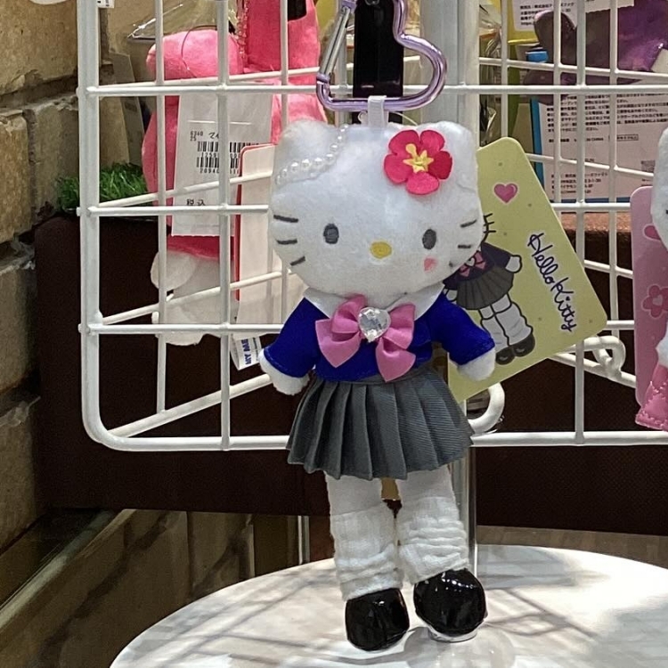日本 SANRIO Hello Kitty 涉谷長腳掛飾 高校制服