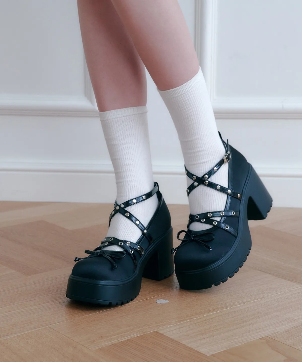 SALT AND CHOCOLATE Glare Pumps