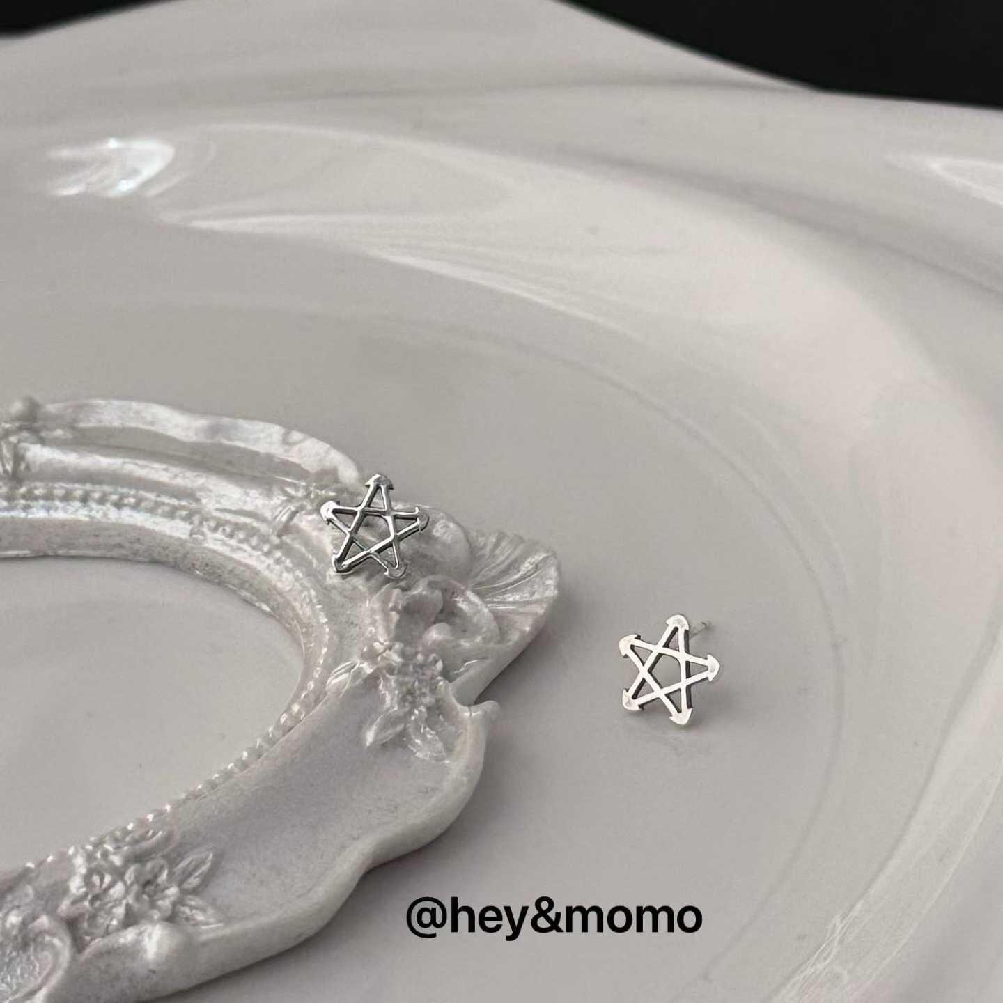HM5110 ⚪925銀 鏤空五角星個性耳環