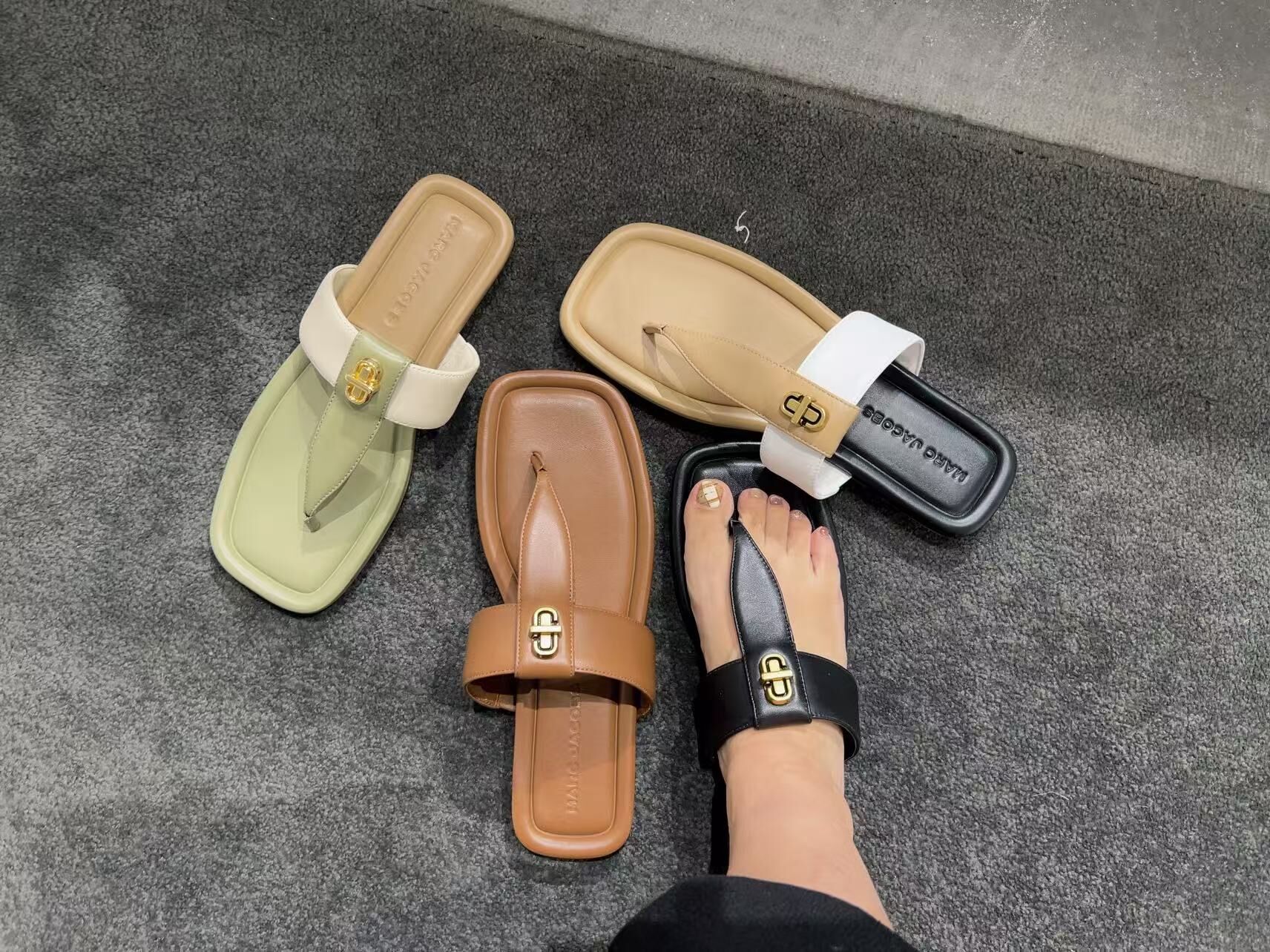 【直播】Marc Jacobs LL102227 真皮拖鞋