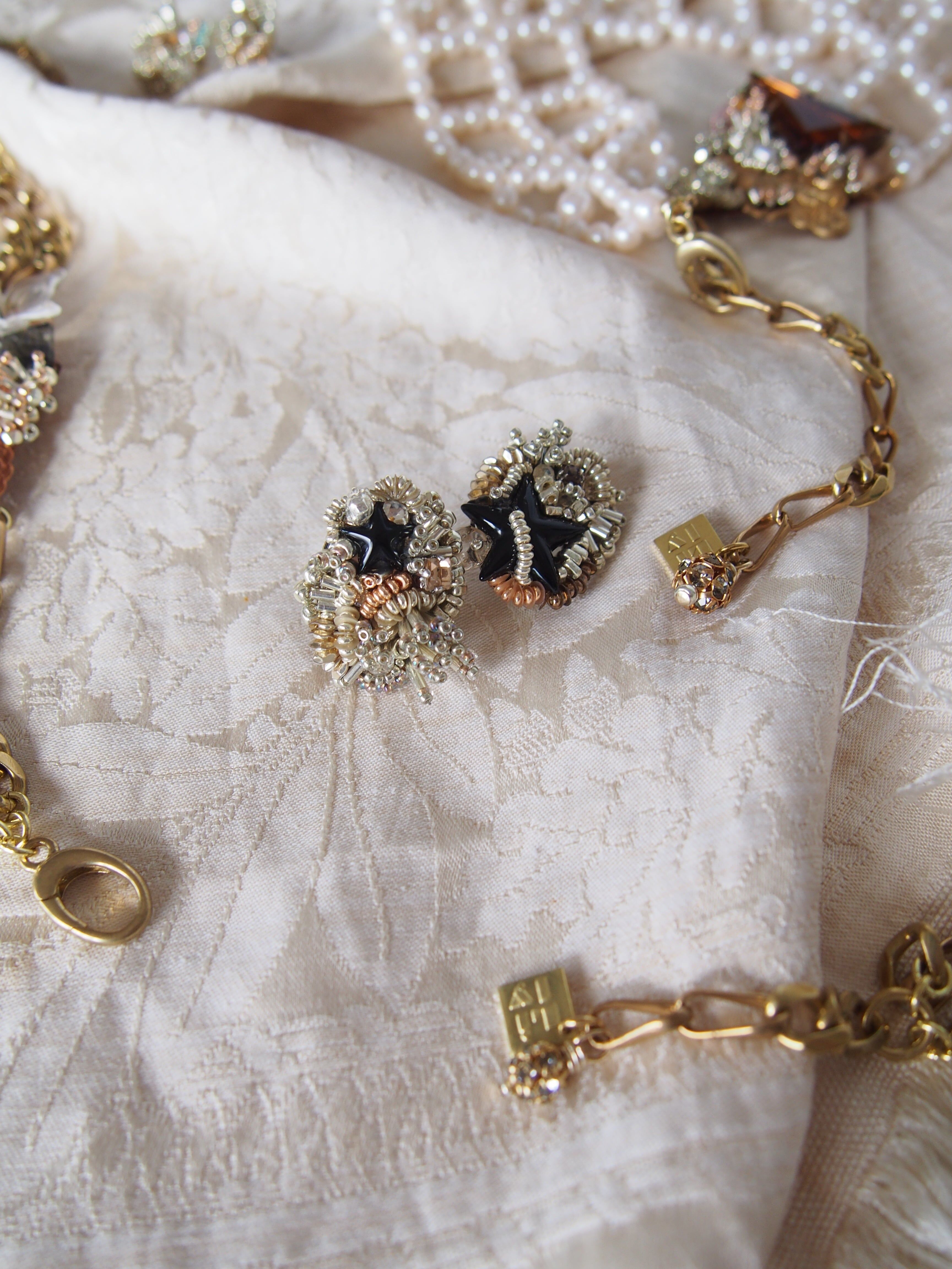 Lily collage 夾式耳環