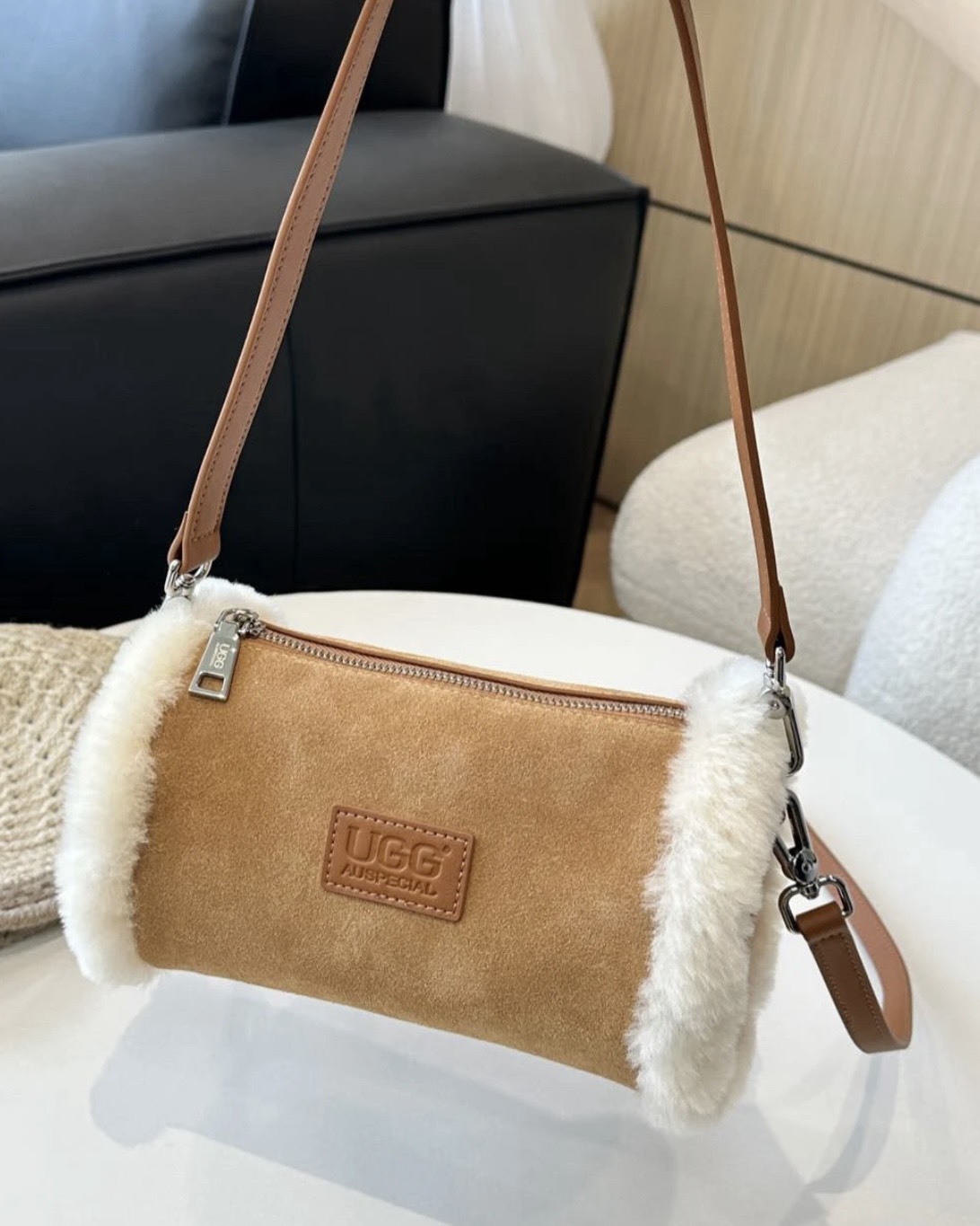 UGG AUSPECIAL 澳線限定 羊羔毛 枕頭包 肩背包 棕