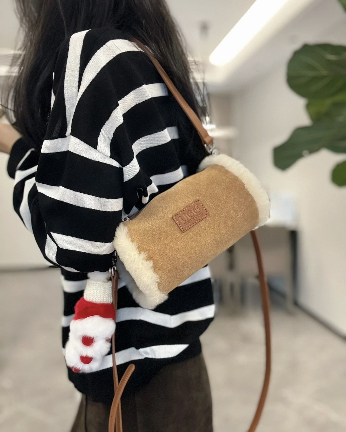 UGG AUSPECIAL 澳線限定 羊羔毛 枕頭包 肩背包 棕