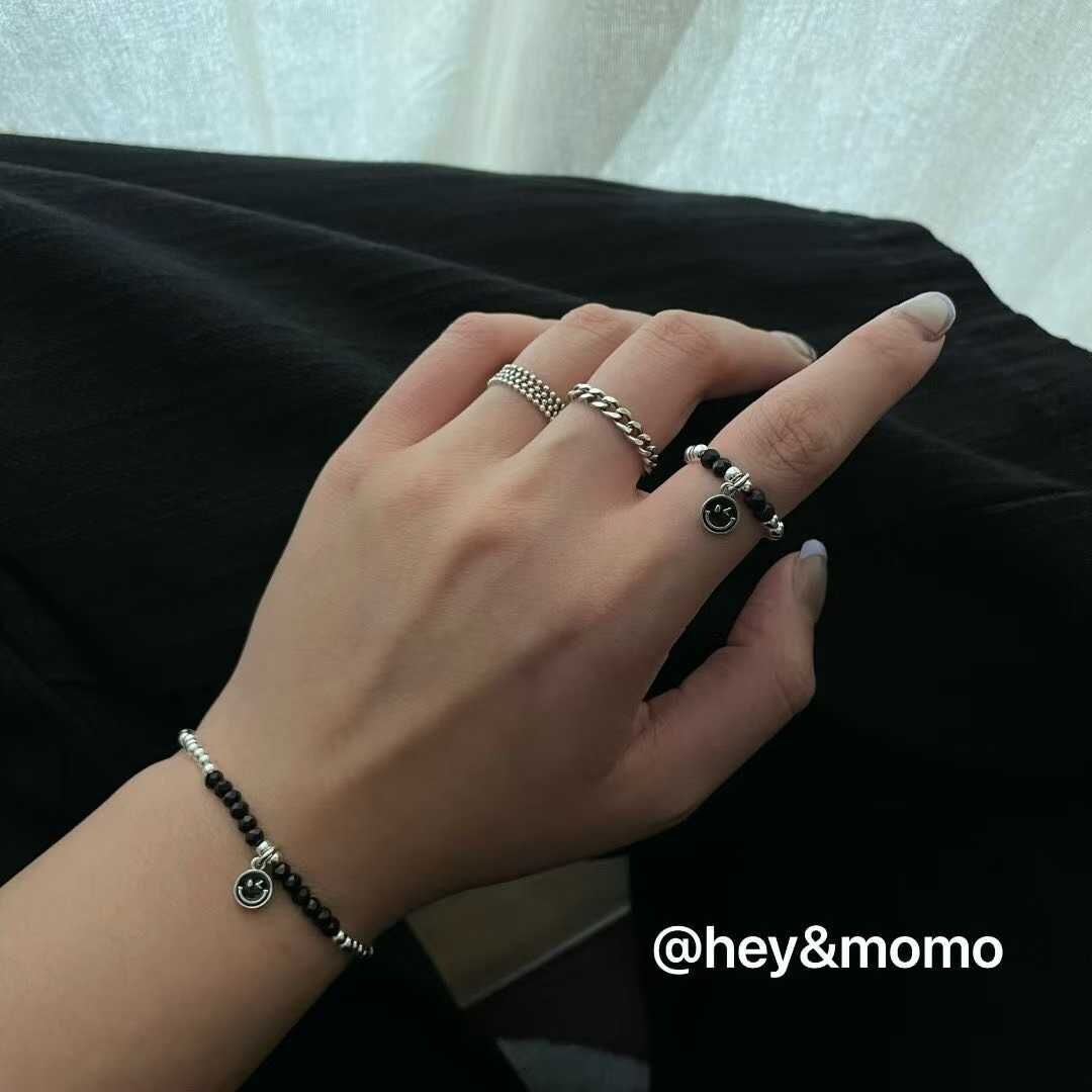 HM5139 ⚪925 銀 俏皮黑釉笑臉 黑水晶 銀球彈力繩戒指