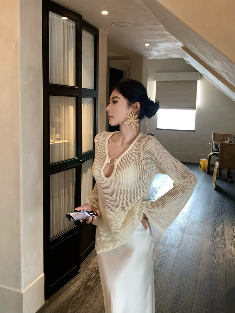 V領簍空針織 寬鬆上衣(黑/白)