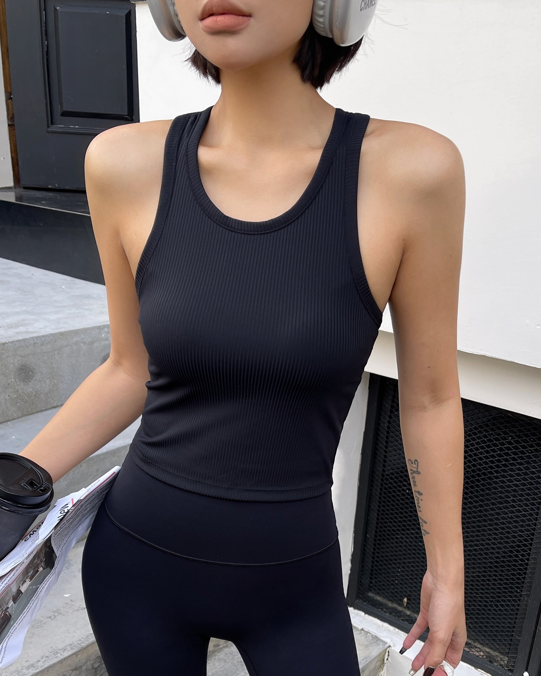 Nura羅紋挖背背心-黑色