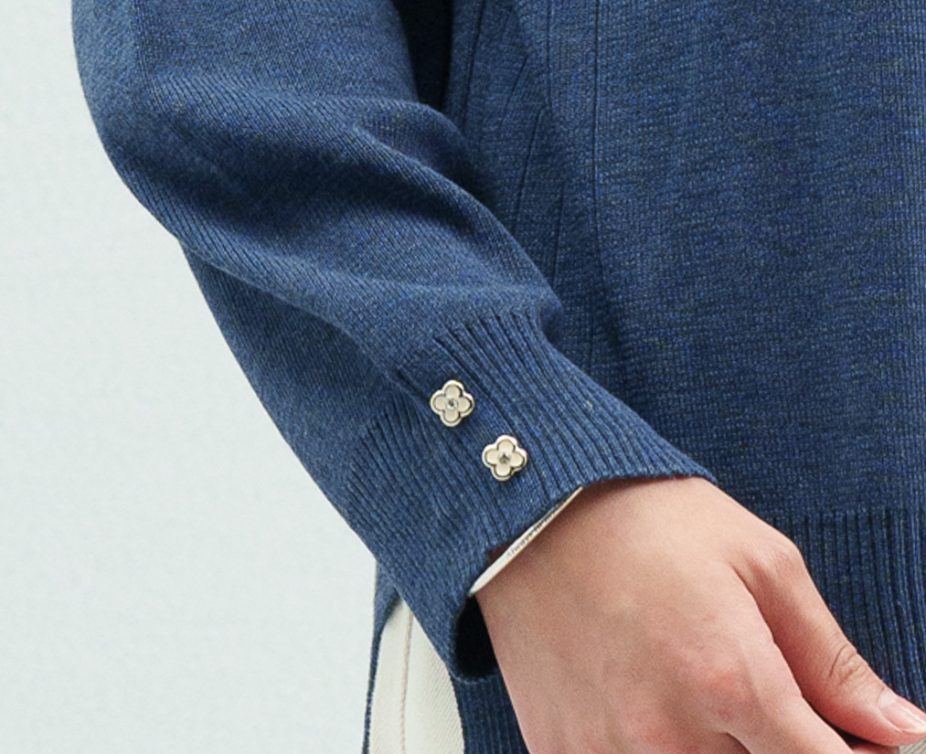 典雅花朵裝飾鑽扣針織上衣