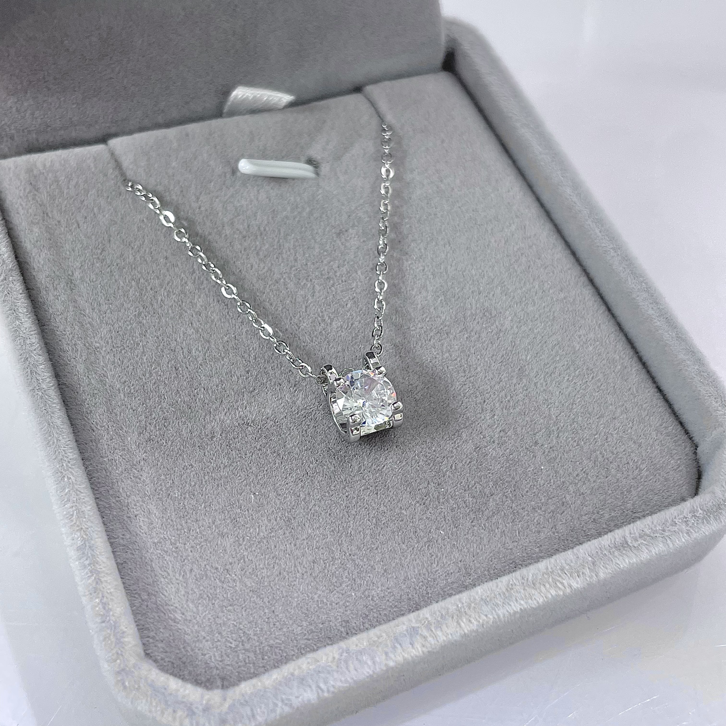 G334 牛角四爪莫桑鑽套鏈 1.00ct