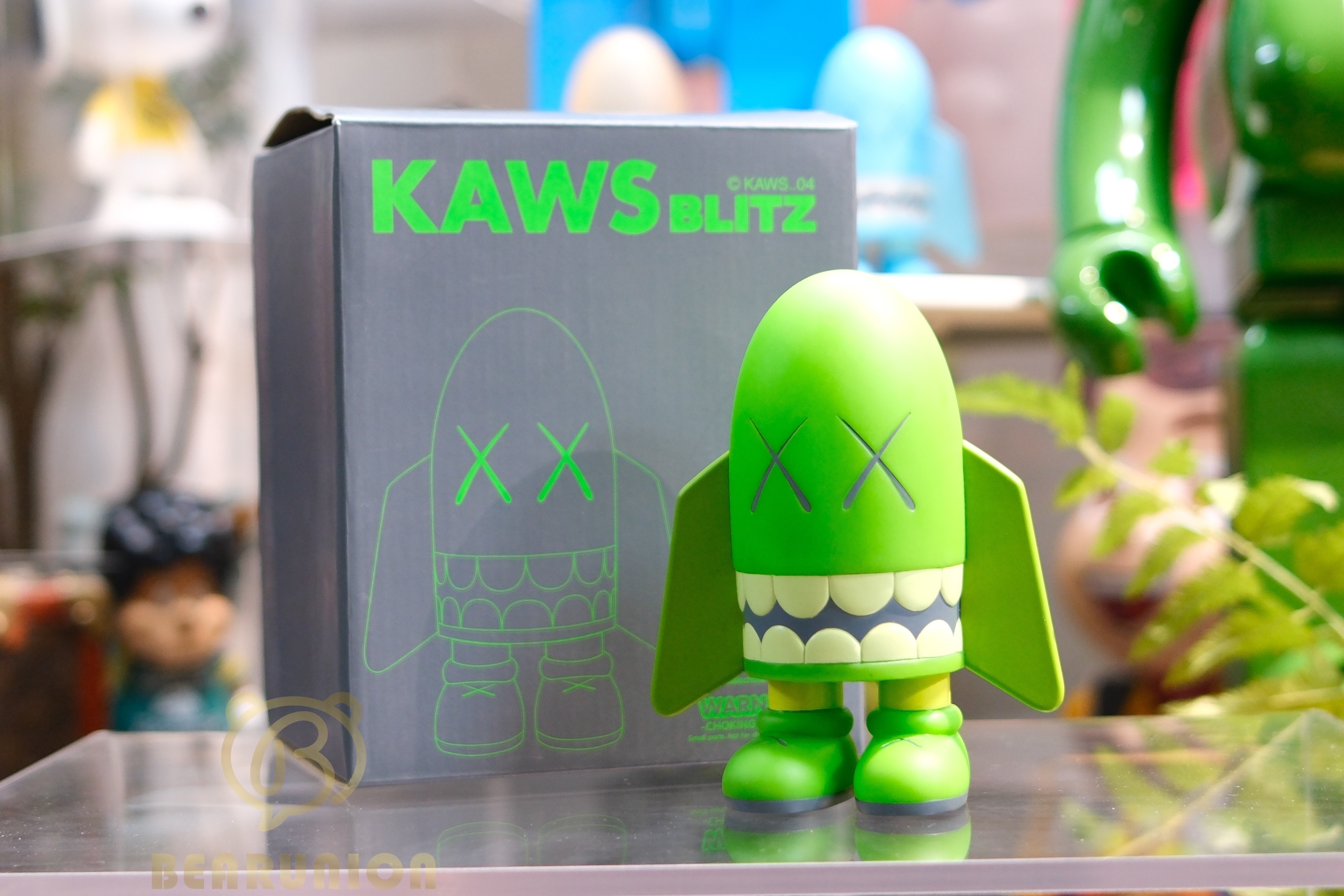 🥇現貨🥇KAWS Blitz Vinyl Figure Green