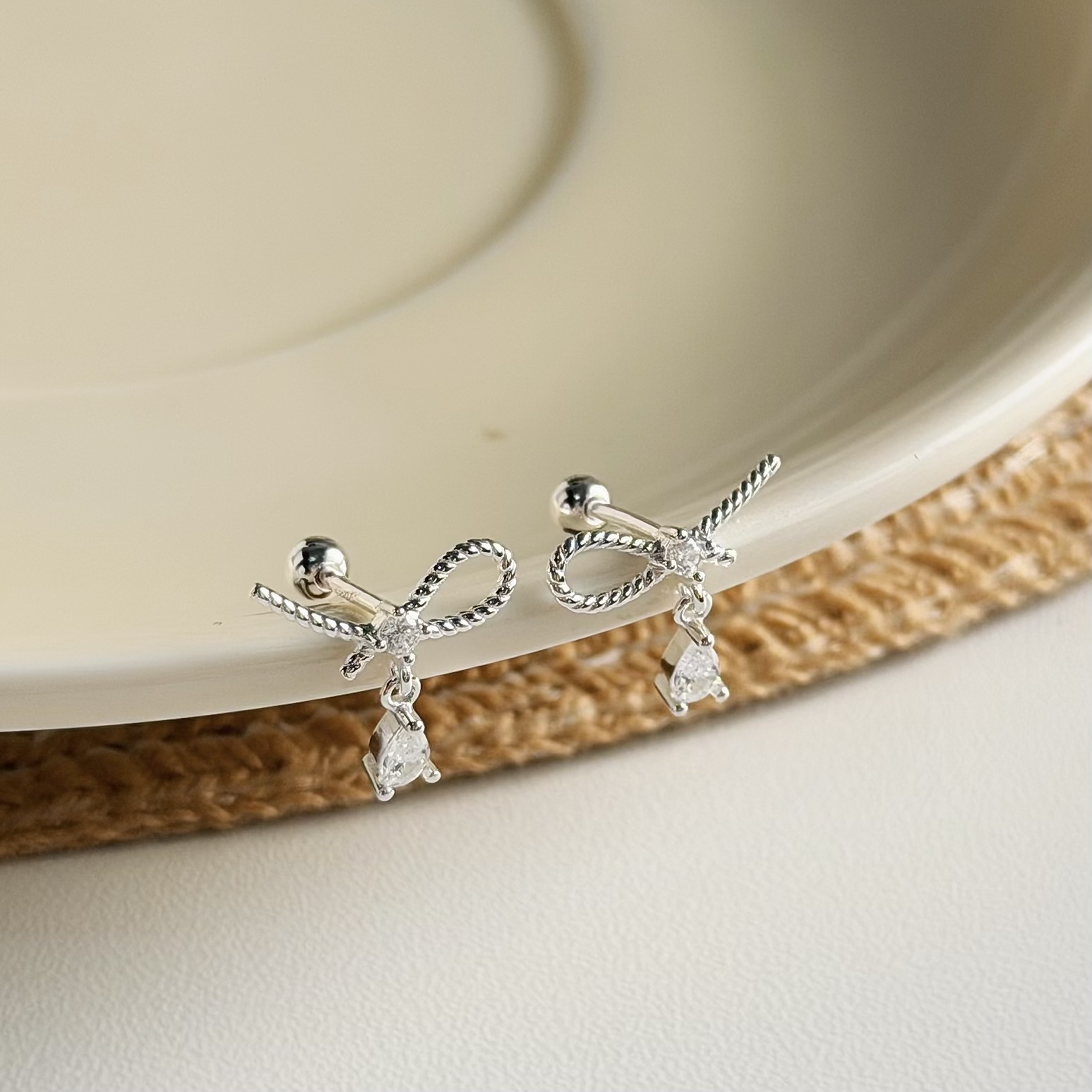 Y279麻花扭結鋯石垂吊純銀鎖針